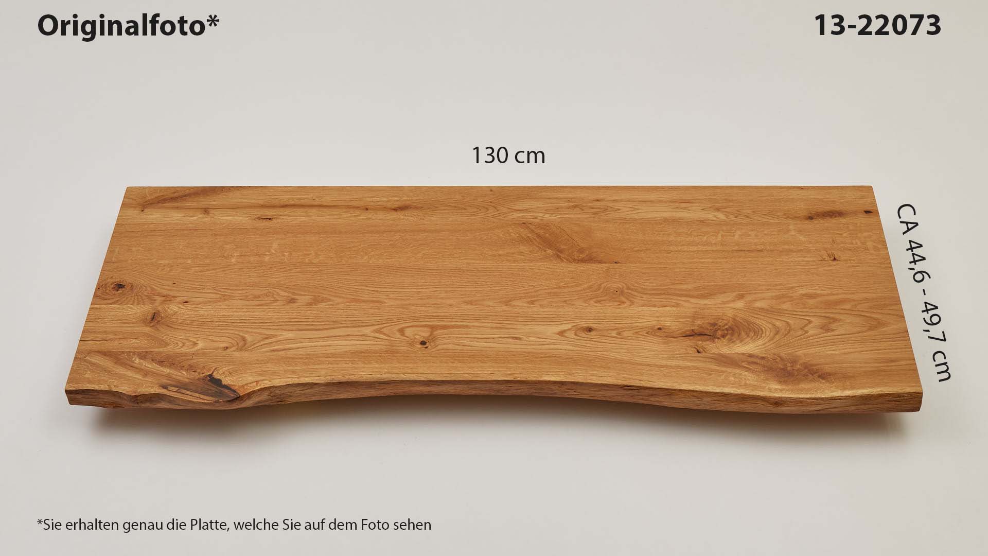 Eichenholz-Tischplatte Nummer 13-22073, Länge 130 cm cm, Breite ca. 44.6 cm–49.7 cm, mit gebürsteter Baumkante, geschliffen, 2 Schichten italienisches Öl, Äste und Risse mit Epoxidharz