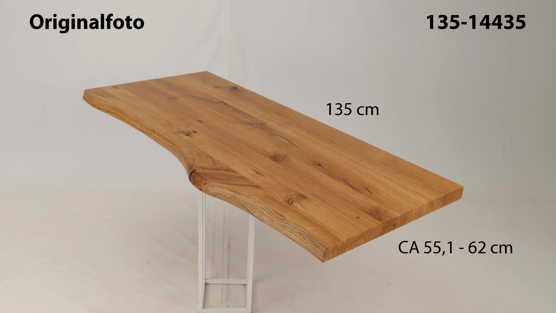 Eichenholz-Tischplatte Nummer 135-14435, Länge 135 cm cm, Breite ca. 55.1 cm–62 cm, mit gebürsteter Baumkante, geschliffen, 2 Schichten italienisches Öl, Äste und Risse mit Epoxidharz