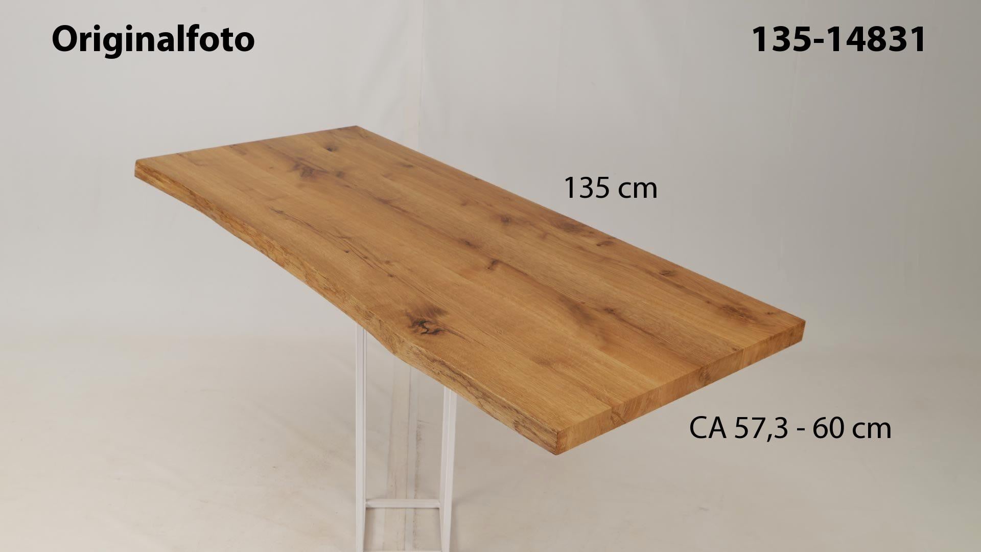 Eichenholz-Tischplatte Nummer 135-14831, Länge 135 cm cm, Breite ca. 57.3 cm–60 cm, mit gebürsteter Baumkante, geschliffen, 2 Schichten italienisches Öl, Äste und Risse mit Epoxidharz