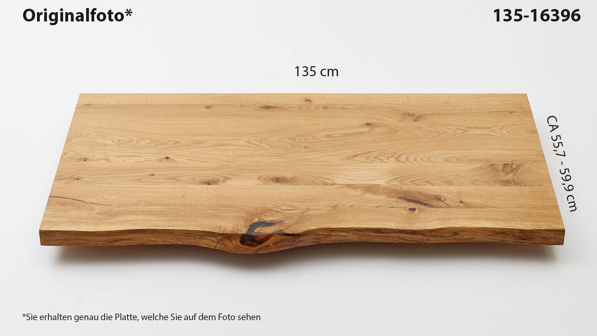 Eichenholz-Tischplatte Nummer 135-16396, Länge 135 cm cm, Breite ca. 55.7 cm–59.9 cm, mit gebürsteter Baumkante, geschliffen, 2 Schichten italienisches Öl, Äste und Risse mit Epoxidharz