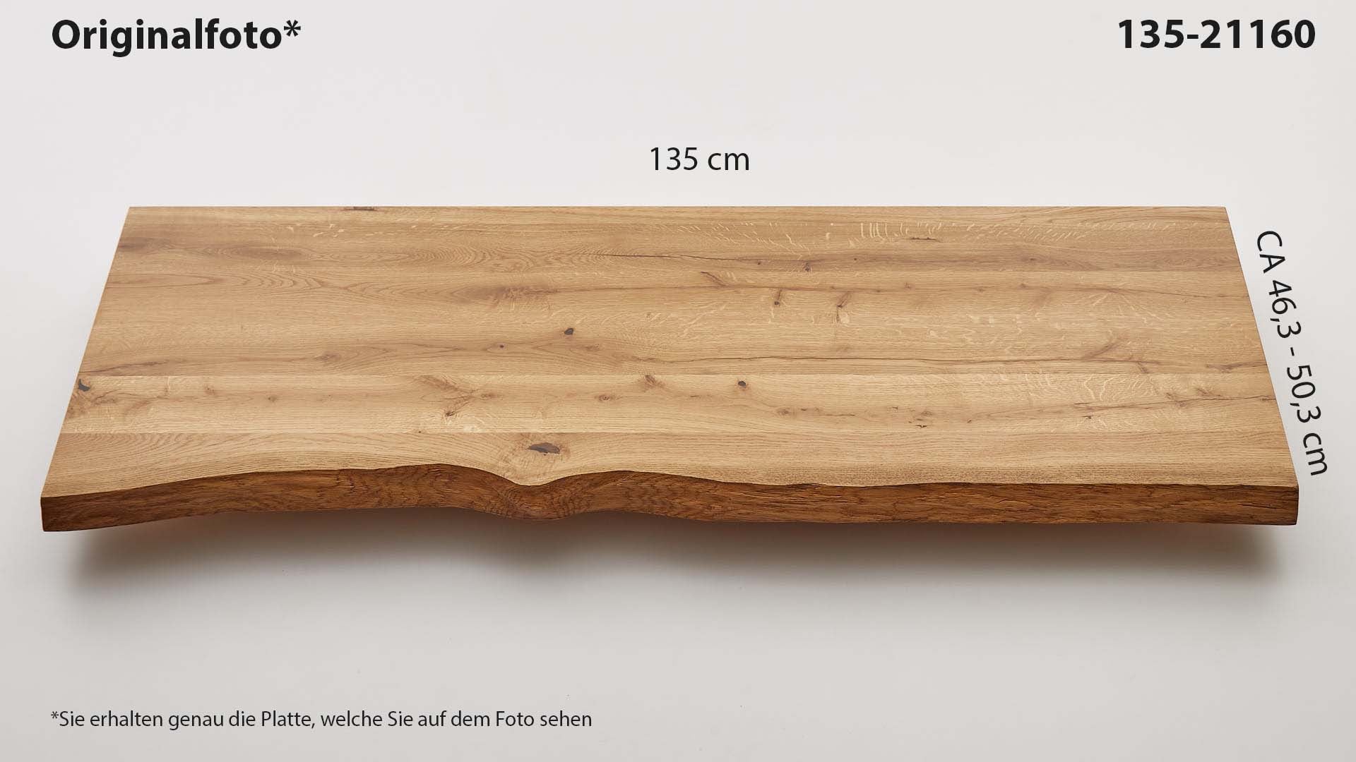 Eichenholz-Tischplatte Nummer 135-21160, Länge 135 cm cm, Breite ca. 46.3 cm–50.3 cm, mit gebürsteter Baumkante, geschliffen, 2 Schichten italienisches Öl, Äste und Risse mit Epoxidharz