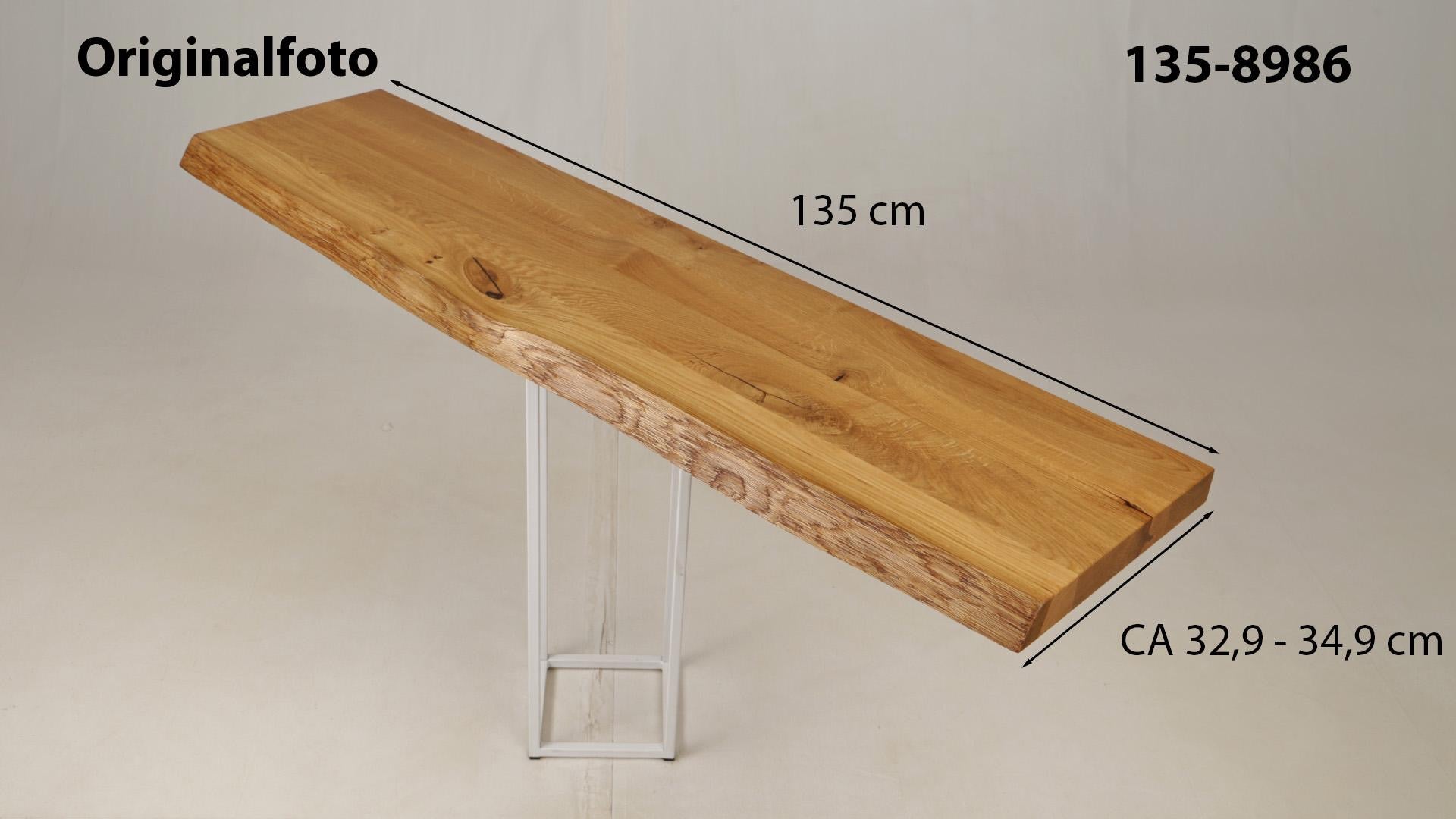 Eichenholz-Tischplatte Nummer 135-8986, Länge 135 cm cm, Breite ca. 32.9 cm–34.9 cm, mit gebürsteter Baumkante, geschliffen, 2 Schichten italienisches Öl, Äste und Risse mit Epoxidharz