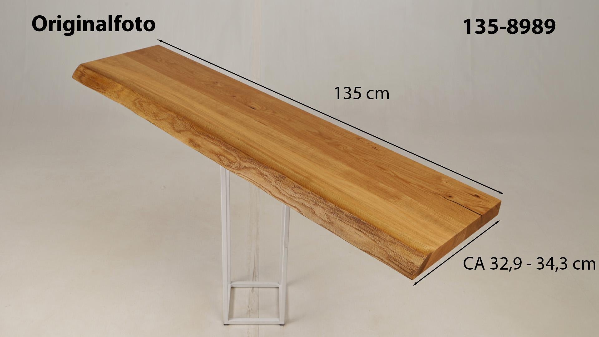 Eichenholz-Tischplatte Nummer 135-8989, Länge 135 cm cm, Breite ca. 32.9 cm–34.3 cm, mit gebürsteter Baumkante, geschliffen, 2 Schichten italienisches Öl, Äste und Risse mit Epoxidharz
