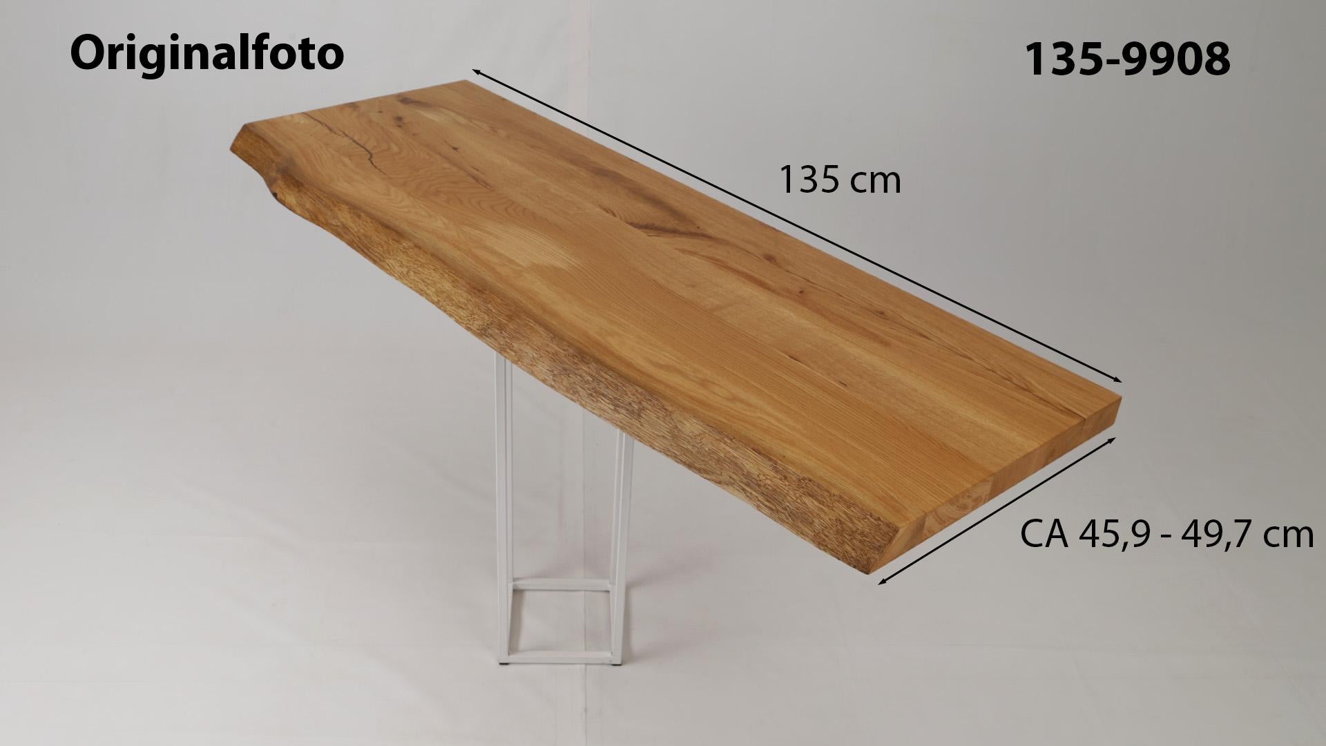 Eichenholz-Tischplatte Nummer 135-9908, Länge 135 cm cm, Breite ca. 45.9 cm–49.7 cm, mit gebürsteter Baumkante, geschliffen, 2 Schichten italienisches Öl, Äste und Risse mit Epoxidharz