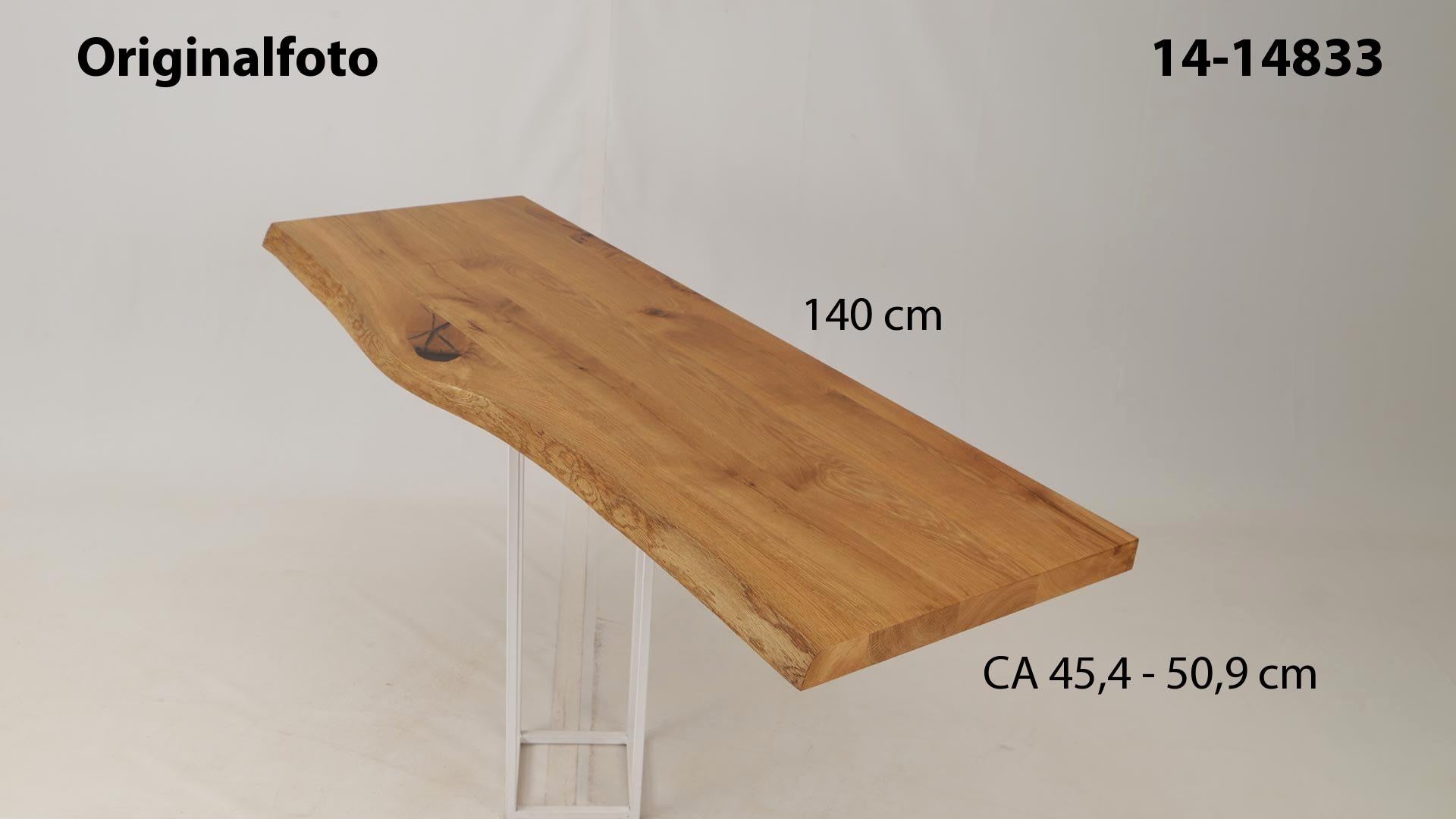 Eichenholz-Tischplatte Nummer 14-14833, Länge 140 cm cm, Breite ca. 45.4 cm–50.9 cm, mit gebürsteter Baumkante, geschliffen, 2 Schichten italienisches Öl, Äste und Risse mit Epoxidharz