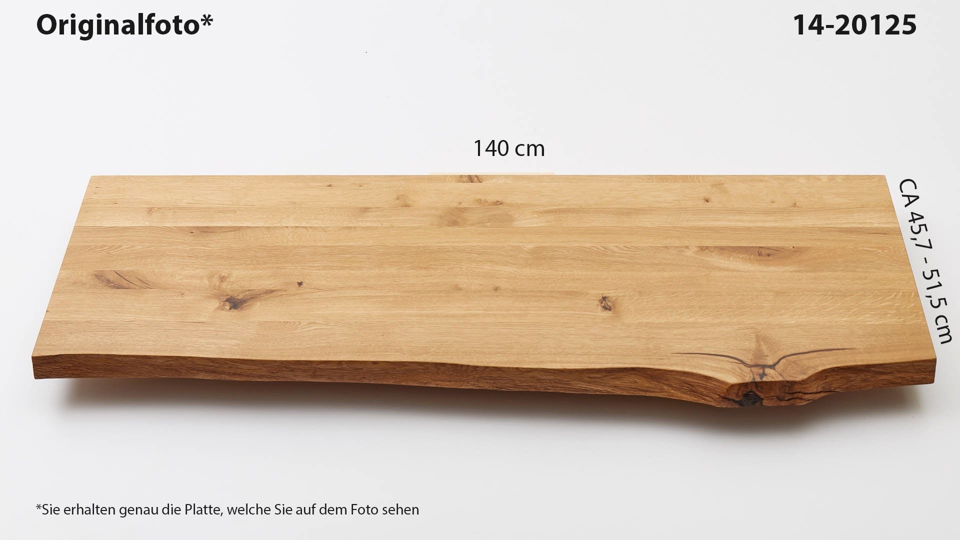 Eichenholz-Tischplatte Nummer 14-20125, Länge 140 cm cm, Breite ca. 45.7 cm–51.5 cm, mit gebürsteter Baumkante, geschliffen, 2 Schichten italienisches Öl, Äste und Risse mit Epoxidharz