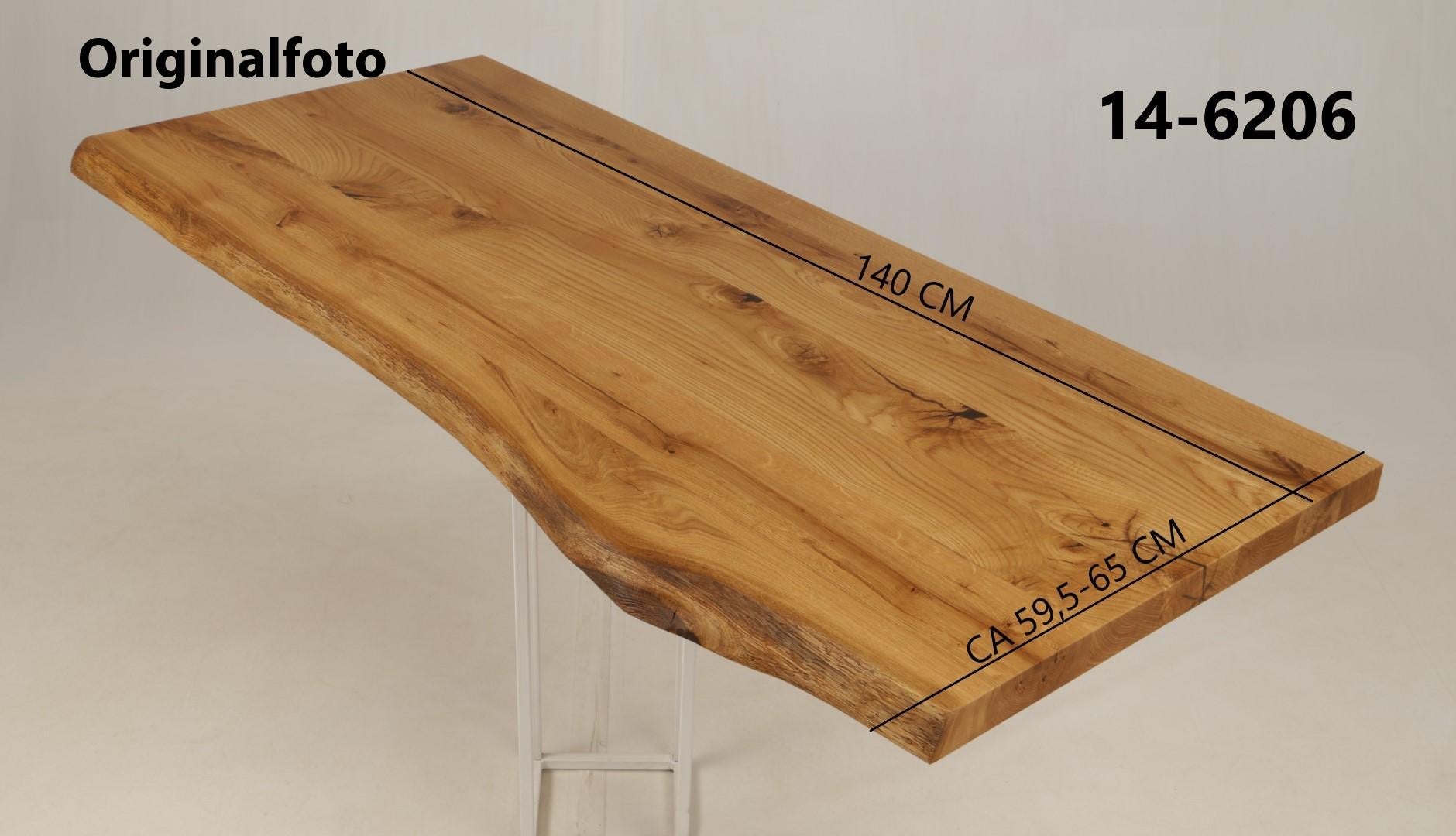 Eichenholz-Tischplatte Nummer 14-6206, Länge 140 cm cm, Breite ca. 59.5 cm–65 cm, mit gebürsteter Baumkante, geschliffen, 2 Schichten italienisches Öl, Äste und Risse mit Epoxidharz