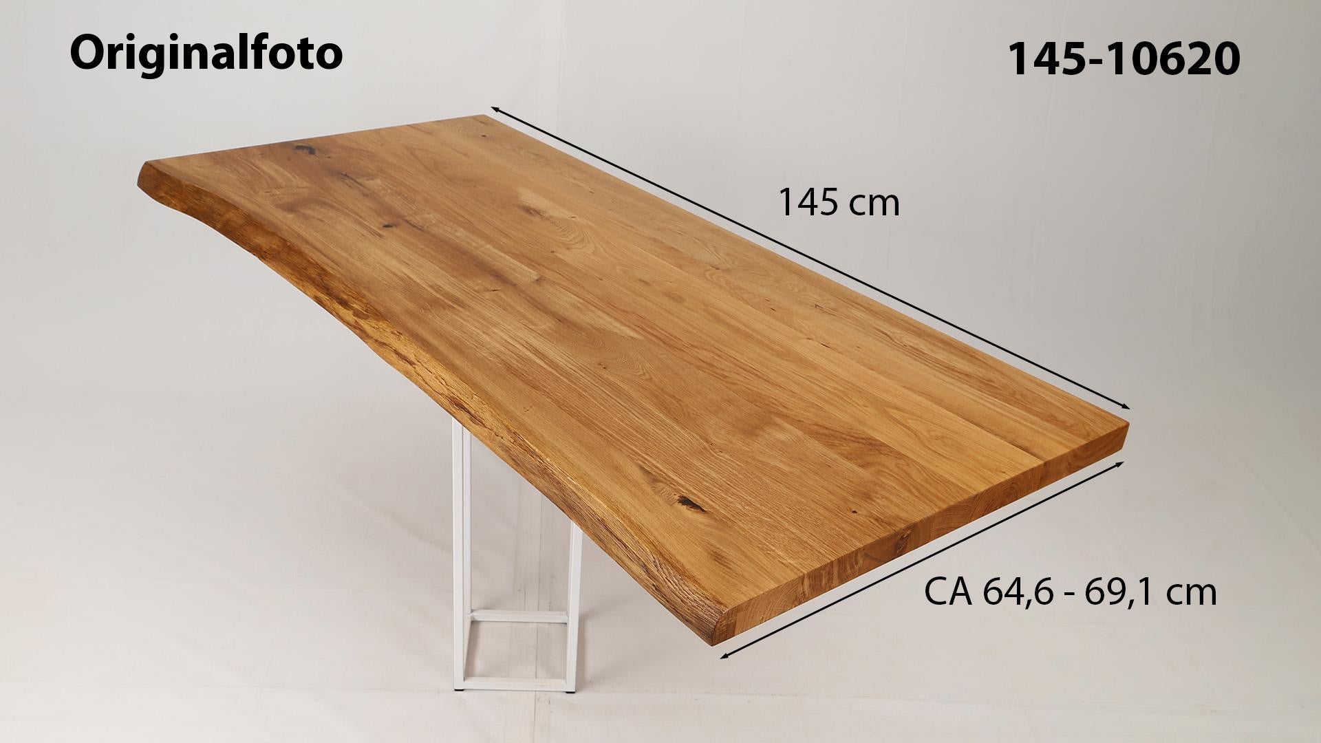 Eichenholz-Tischplatte Nummer 145-10620, Länge 145 cm cm, Breite ca. 64.6 cm–69.1 cm, mit gebürsteter Baumkante, geschliffen, 2 Schichten italienisches Öl, Äste und Risse mit Epoxidharz