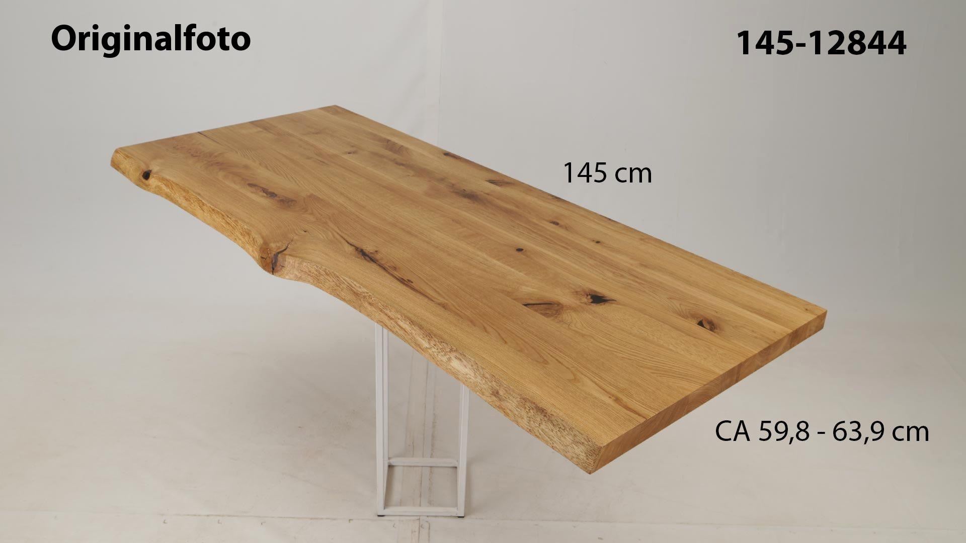 Eichenholz-Tischplatte Nummer 145-12844, Länge 145 cm cm, Breite ca. 59.8 cm–63.9 cm, mit gebürsteter Baumkante, geschliffen, 2 Schichten italienisches Öl, Äste und Risse mit Epoxidharz
