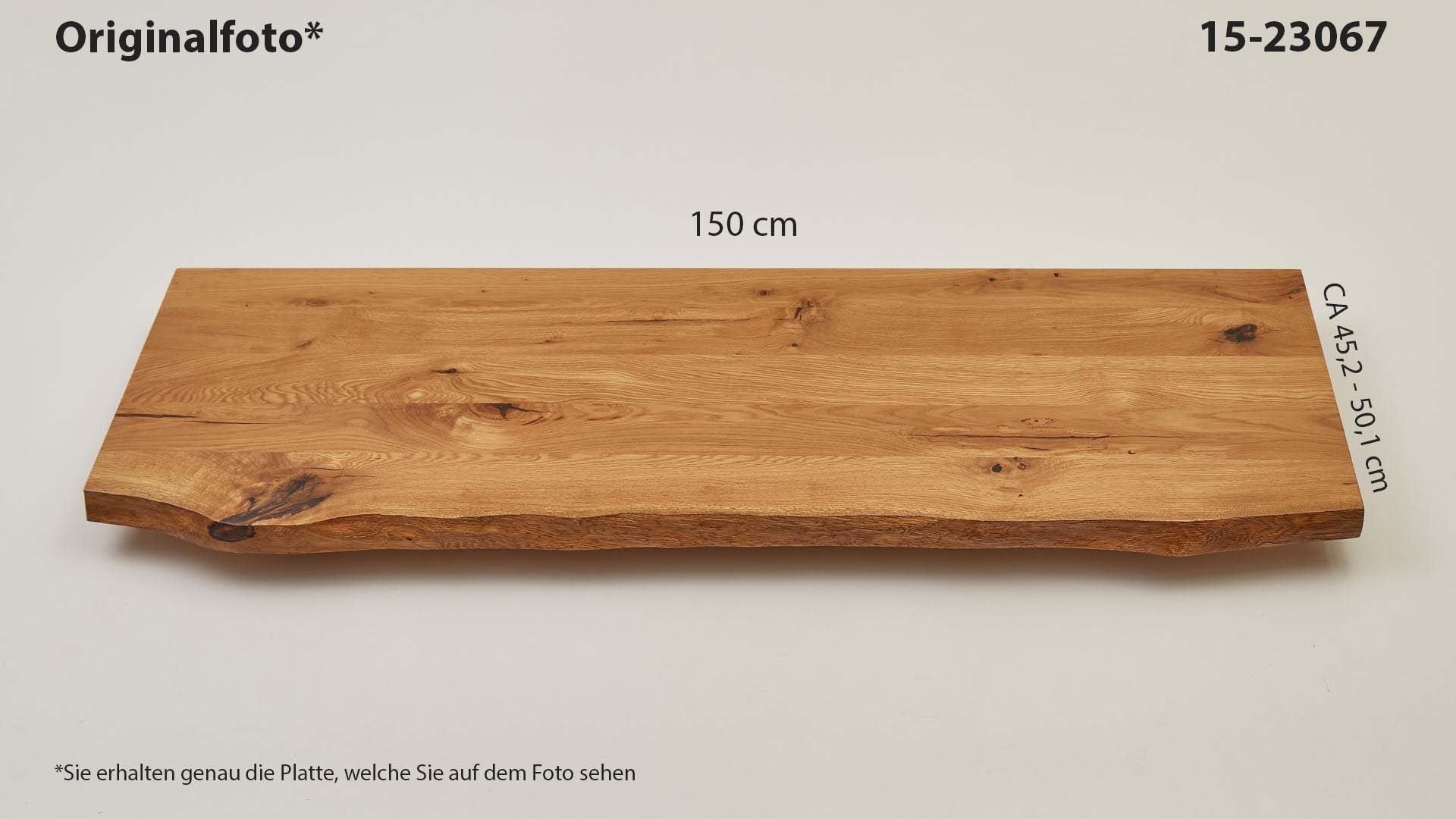 Eichenholz-Tischplatte Nummer 15-23067, Länge 150 cm cm, Breite ca. 45.2 cm–50.1 cm, mit gebürsteter Baumkante, geschliffen, 2 Schichten italienisches Öl, Äste und Risse mit Epoxidharz