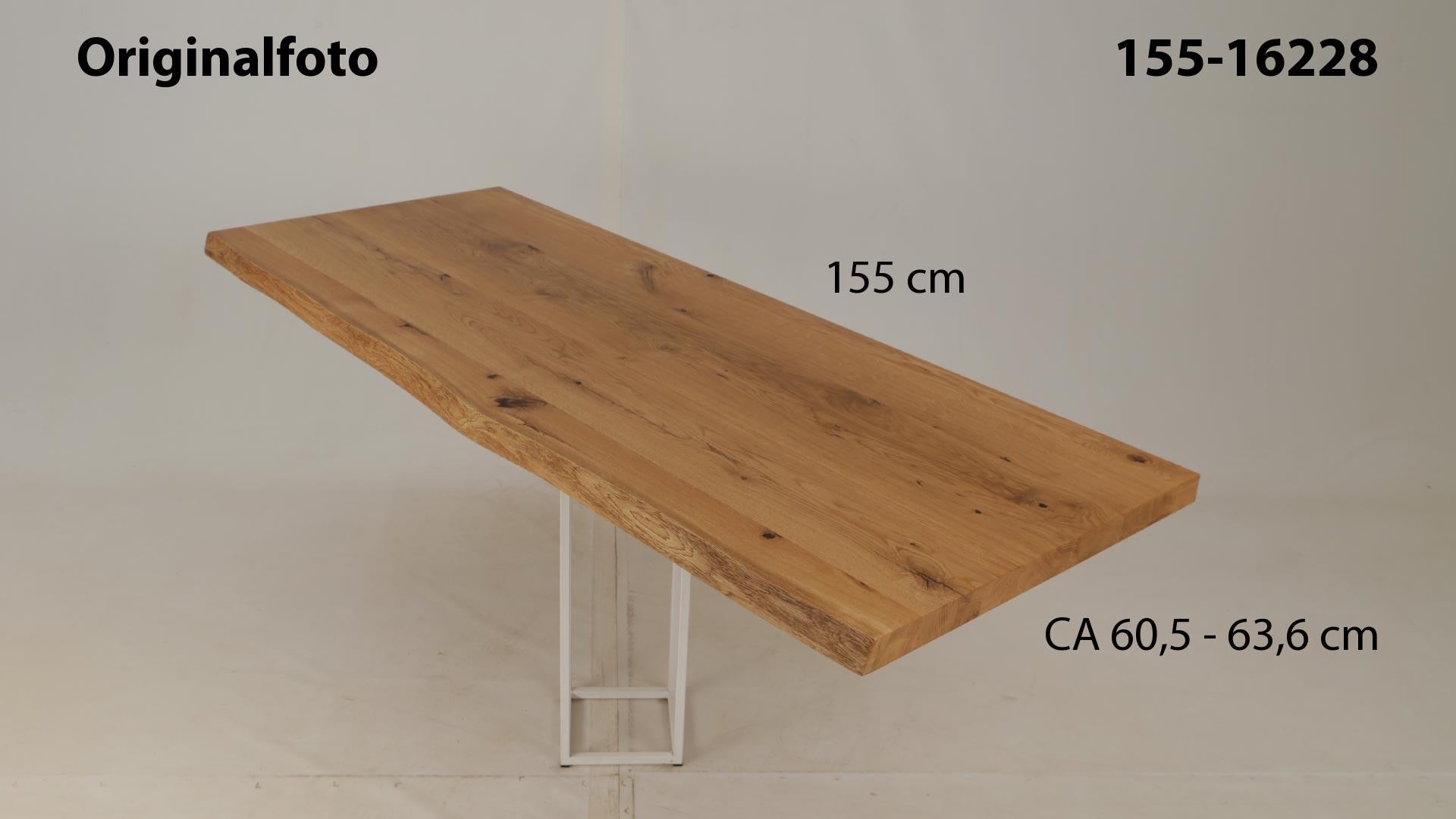 Eichenholz-Tischplatte Nummer 155-16228, Länge 155 cm cm, Breite ca. 60.5 cm–63.6 cm, mit gebürsteter Baumkante, geschliffen, 2 Schichten italienisches Öl, Äste und Risse mit Epoxidharz