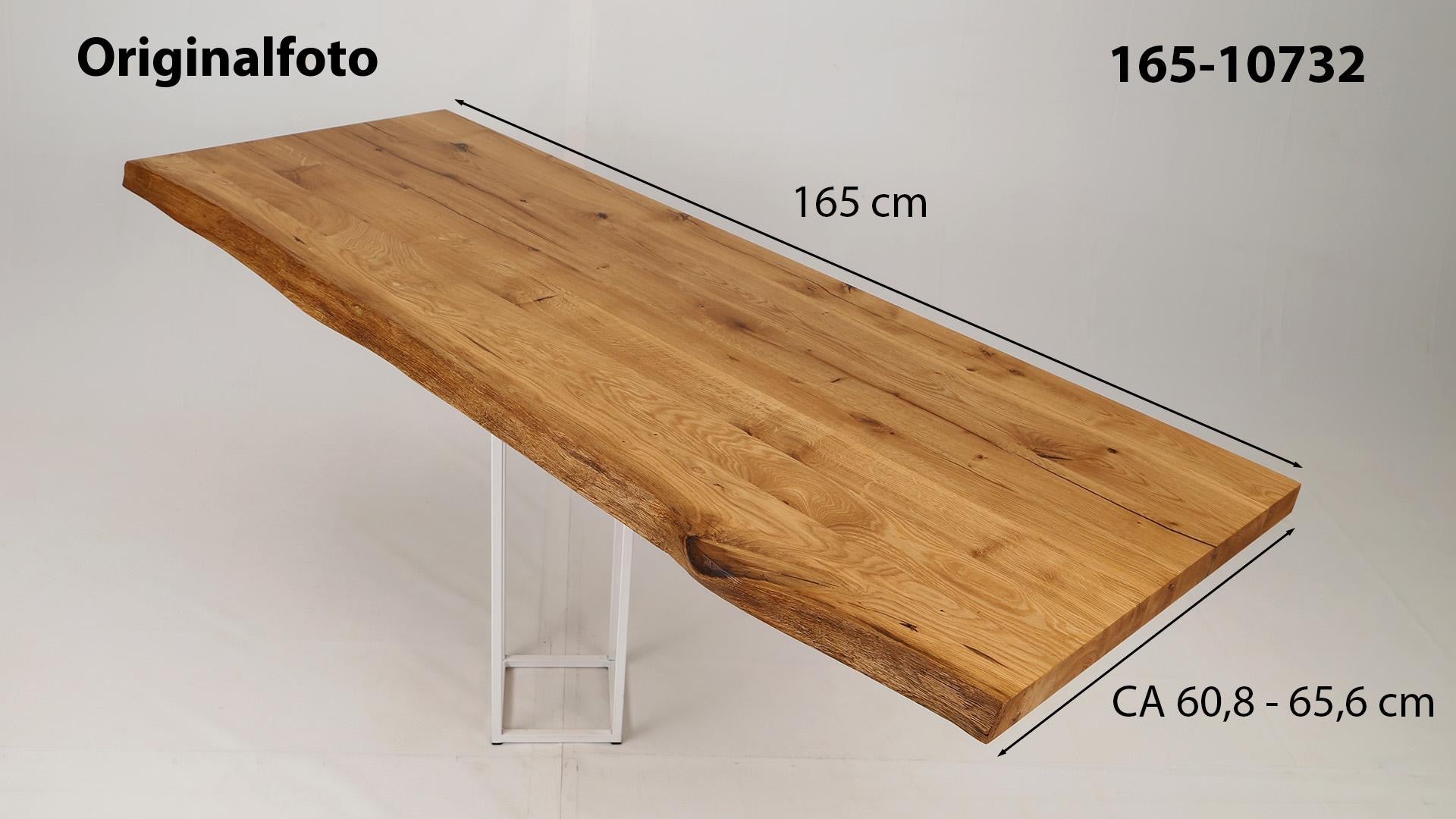 Eichenholz-Tischplatte Nummer 165-10732, Länge 165 cm cm, Breite ca. 60.8 cm–65.6 cm, mit gebürsteter Baumkante, geschliffen, 2 Schichten italienisches Öl, Äste und Risse mit Epoxidharz