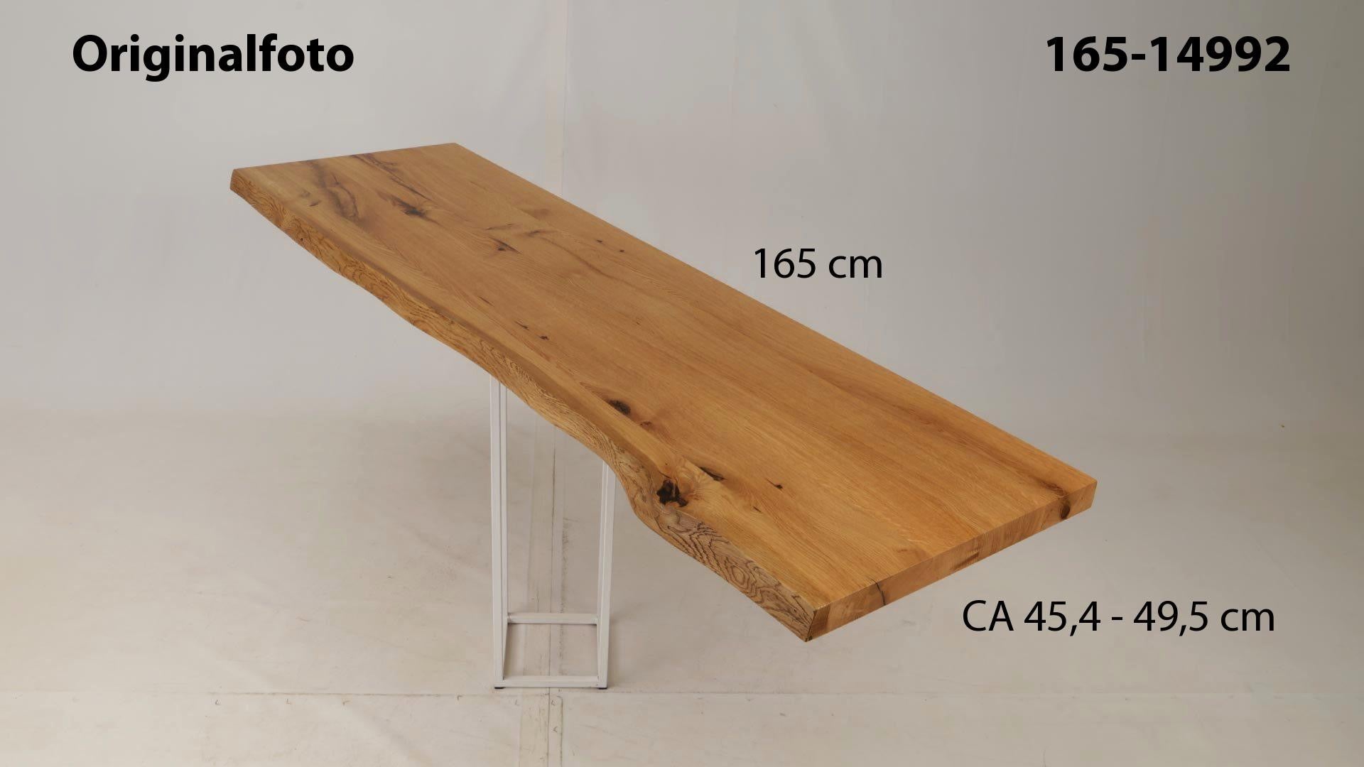 Eichenholz-Tischplatte Nummer 165-14992, Länge 165 cm cm, Breite ca. 45.4 cm–49.5 cm, mit gebürsteter Baumkante, geschliffen, 2 Schichten italienisches Öl, Äste und Risse mit Epoxidharz
