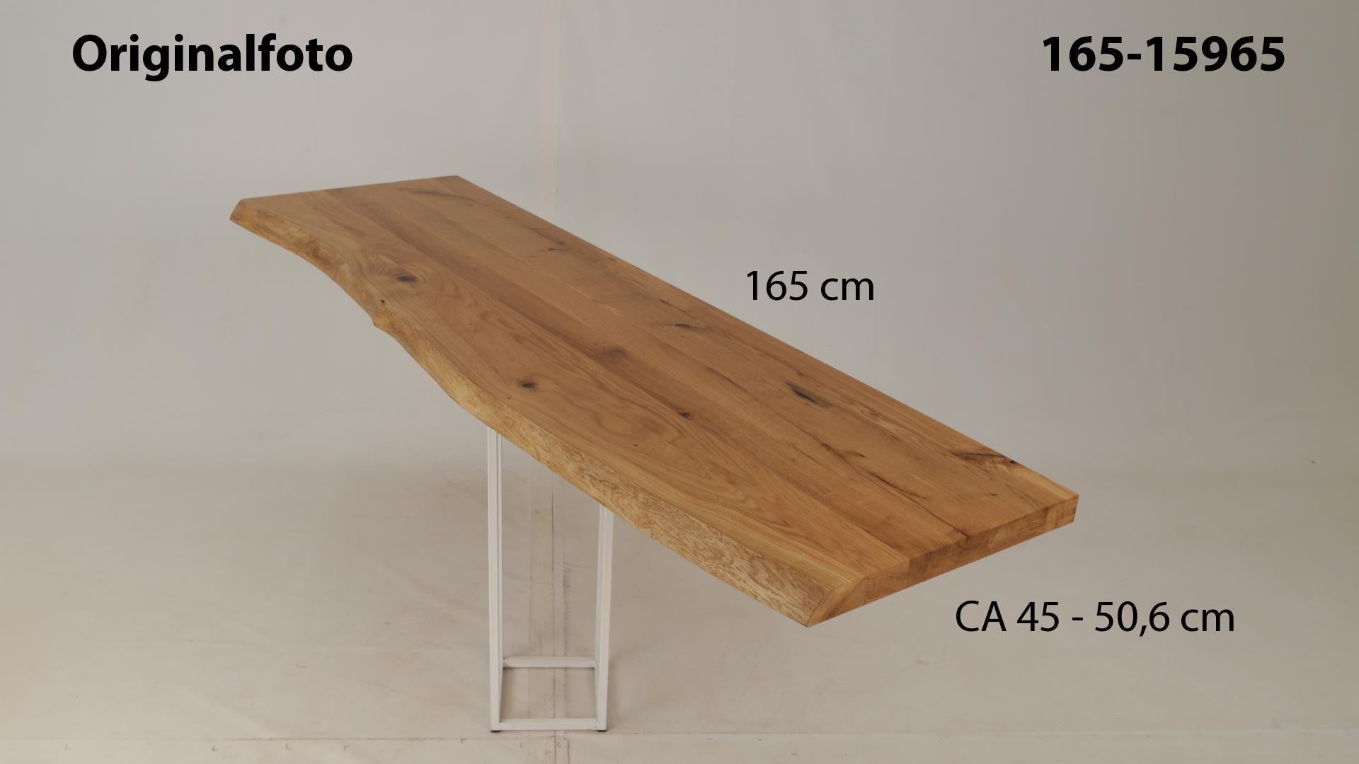 Eichenholz-Tischplatte Nummer 165-15965, Länge 165 cm cm, Breite ca. 45 cm–50.6 cm, mit gebürsteter Baumkante, geschliffen, 2 Schichten italienisches Öl, Äste und Risse mit Epoxidharz