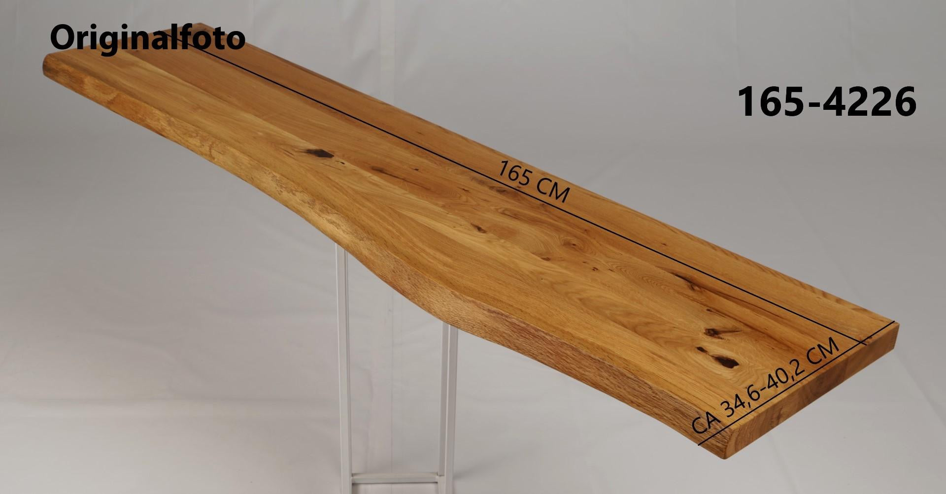 Eichenholz-Tischplatte Nummer 165-4226, Länge 165 cm cm, Breite ca. 34.6 cm–40.2 cm, mit gebürsteter Baumkante, geschliffen, 2 Schichten italienisches Öl, Äste und Risse mit Epoxidharz