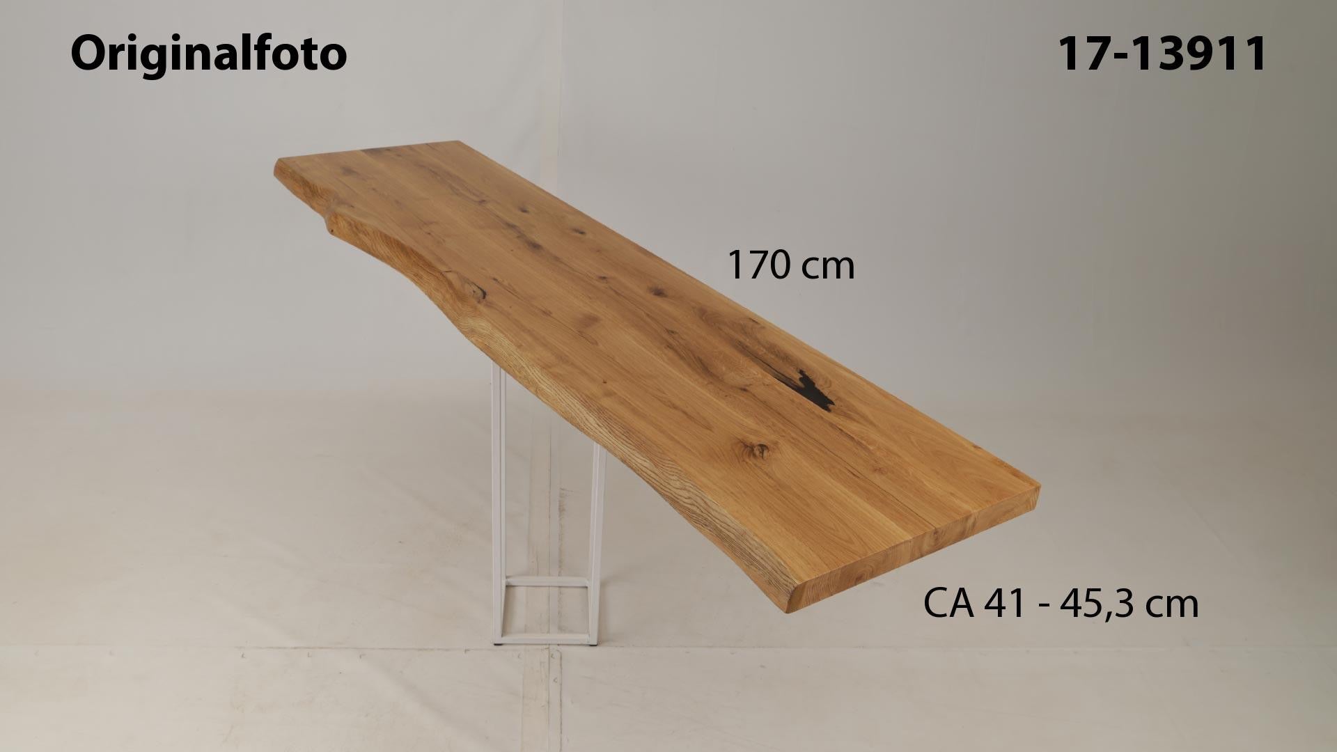 Eichenholz-Tischplatte Nummer 17-13911, Länge 170 cm cm, Breite ca. 41 cm–45.3 cm, mit gebürsteter Baumkante, geschliffen, 2 Schichten italienisches Öl, Äste und Risse mit Epoxidharz