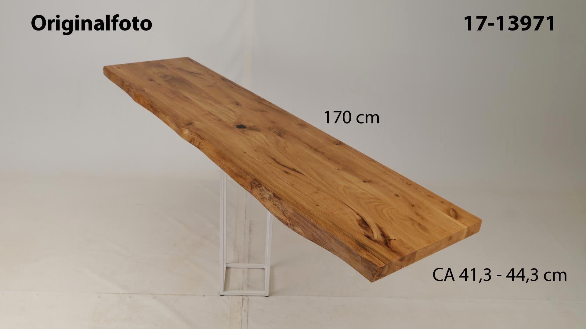 Eichenholz-Tischplatte Nummer 17-13971, Länge 170 cm cm, Breite ca. 41.3 cm–44.3 cm, mit gebürsteter Baumkante, geschliffen, 2 Schichten italienisches Öl, Äste und Risse mit Epoxidharz