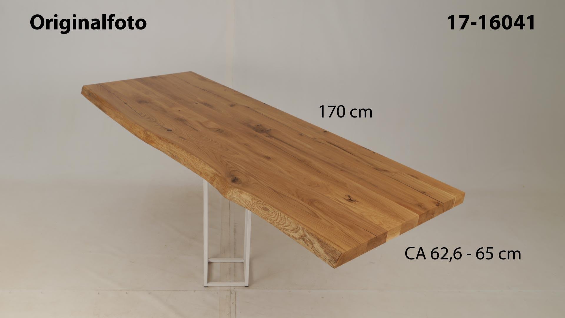 Eichenholz-Tischplatte Nummer 17-16041, Länge 170 cm cm, Breite ca. 62.6 cm–65 cm, mit gebürsteter Baumkante, geschliffen, 2 Schichten italienisches Öl, Äste und Risse mit Epoxidharz