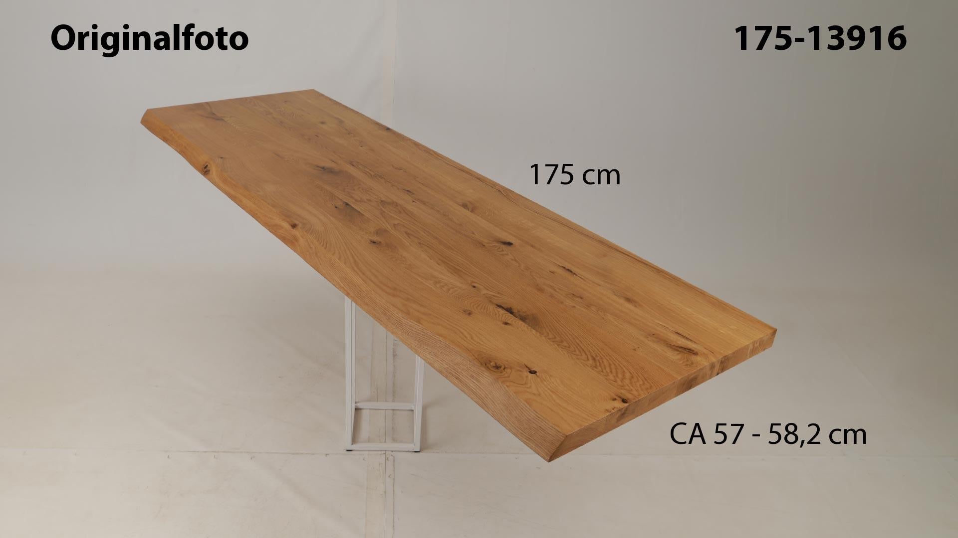 Eichenholz-Tischplatte Nummer 175-13916, Länge 175 cm cm, Breite ca. 57 cm–58.2 cm, mit gebürsteter Baumkante, geschliffen, 2 Schichten italienisches Öl, Äste und Risse mit Epoxidharz
