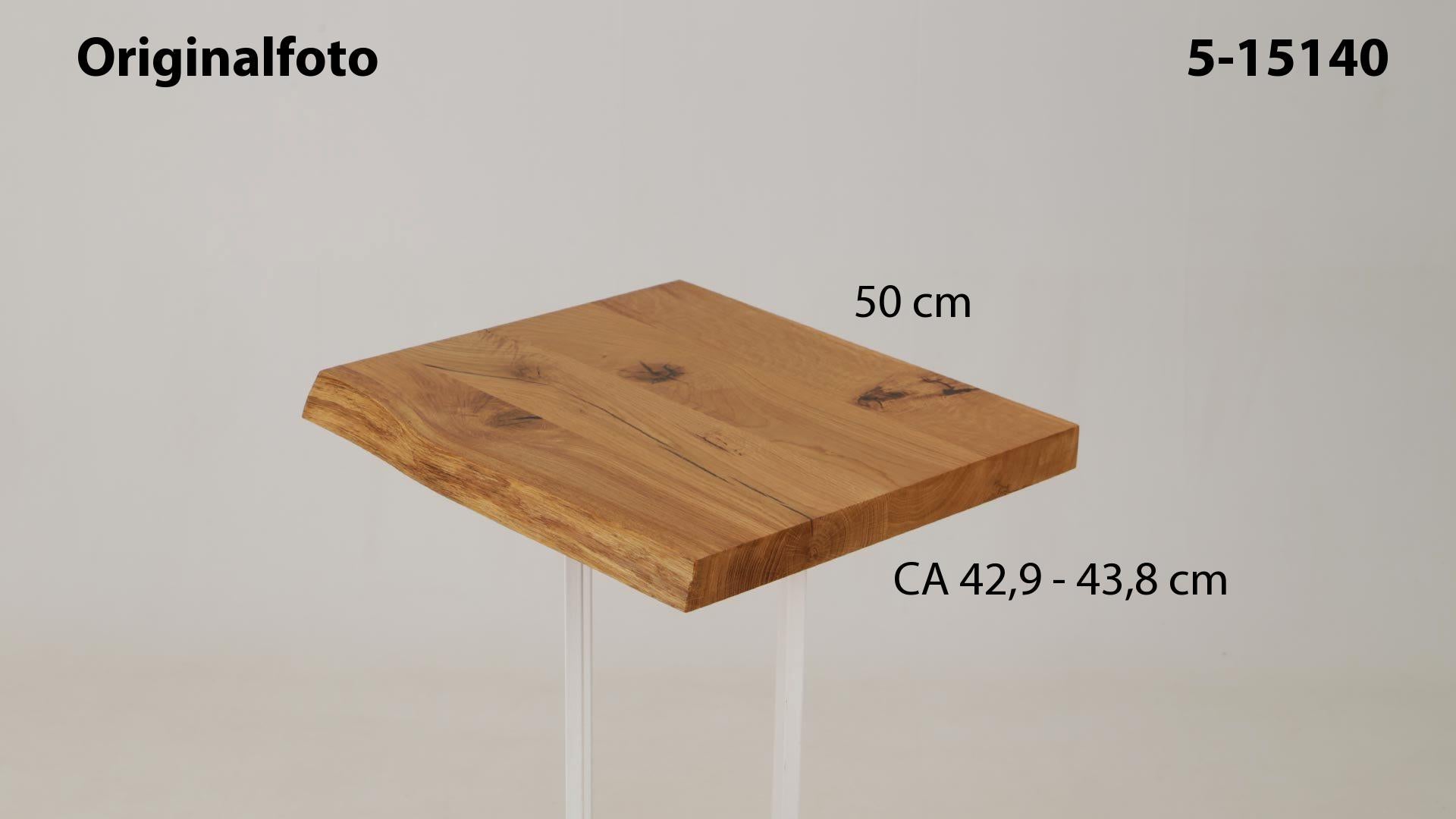 Eichenholz-Tischplatte Nummer 5-15140, Länge 50 cm cm, Breite ca. 42.9 cm–43.8 cm, mit gebürsteter Baumkante, geschliffen, 2 Schichten italienisches Öl, Äste und Risse mit Epoxidharz