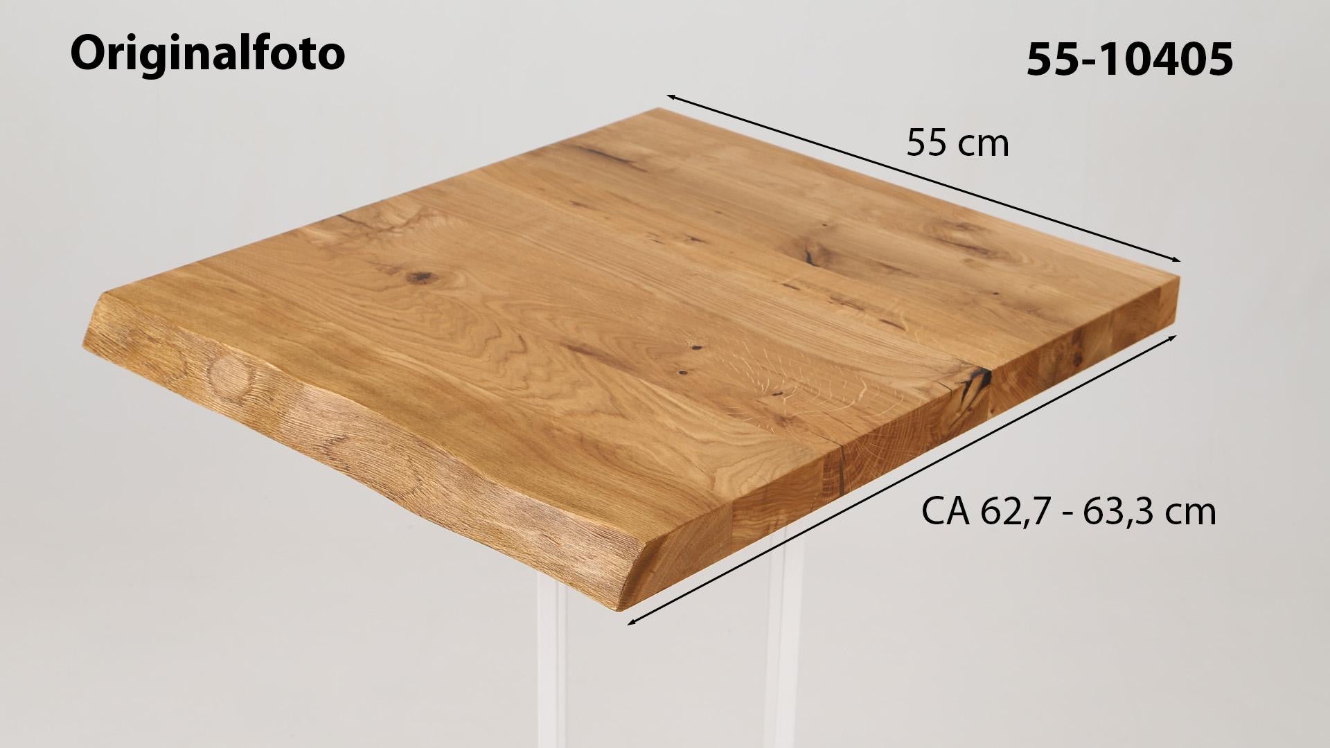 Eichenholz-Tischplatte Nummer 55-10405, Länge 55 cm cm, Breite ca. 62.7 cm–63.3 cm, mit gebürsteter Baumkante, geschliffen, 2 Schichten italienisches Öl, Äste und Risse mit Epoxidharz