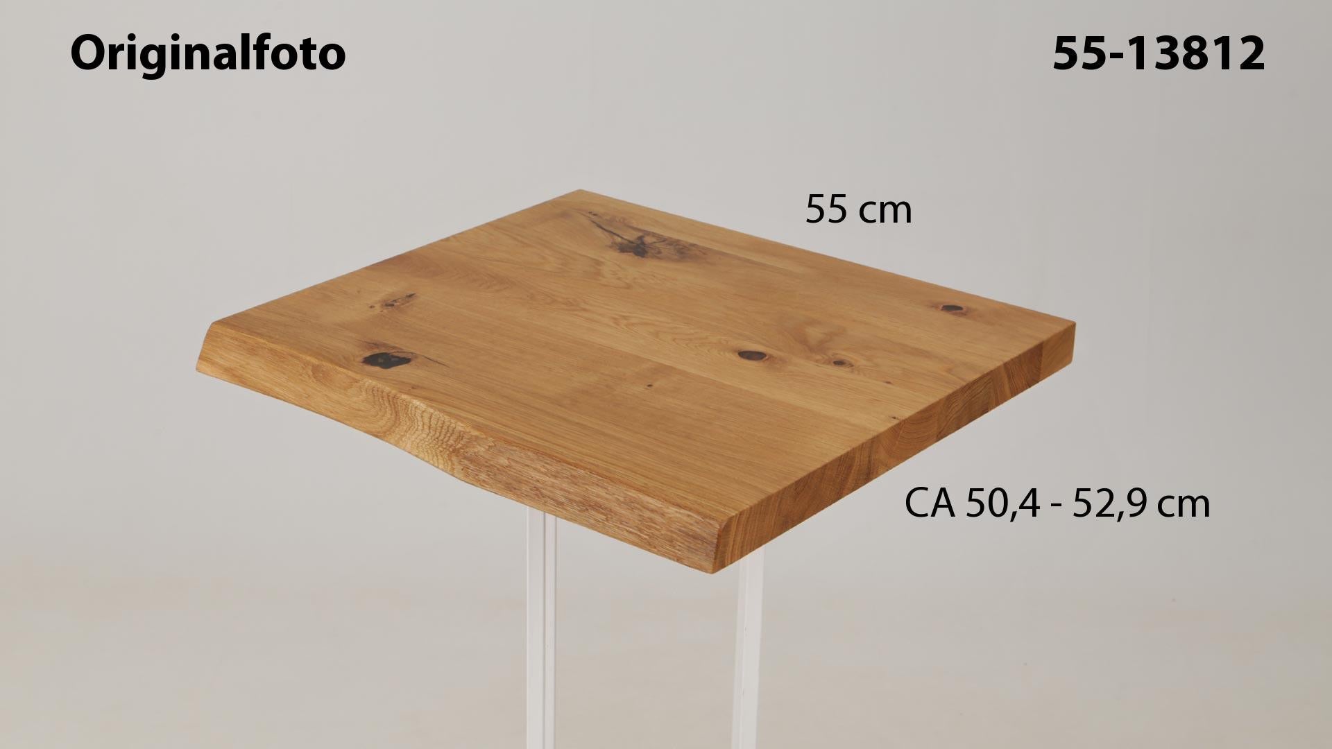 Eichenholz-Tischplatte Nummer 55-13812, Länge 55 cm cm, Breite ca. 50.4 cm–52.9 cm, mit gebürsteter Baumkante, geschliffen, 2 Schichten italienisches Öl, Äste und Risse mit Epoxidharz