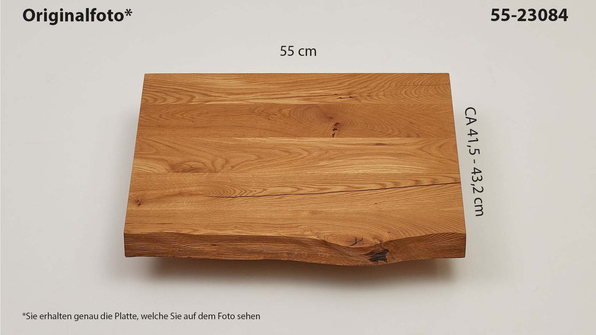 Eichenholz-Tischplatte Nummer 55-23084, Länge 55 cm cm, Breite ca. 41.5 cm–43.2 cm, mit gebürsteter Baumkante, geschliffen, 2 Schichten italienisches Öl, Äste und Risse mit Epoxidharz