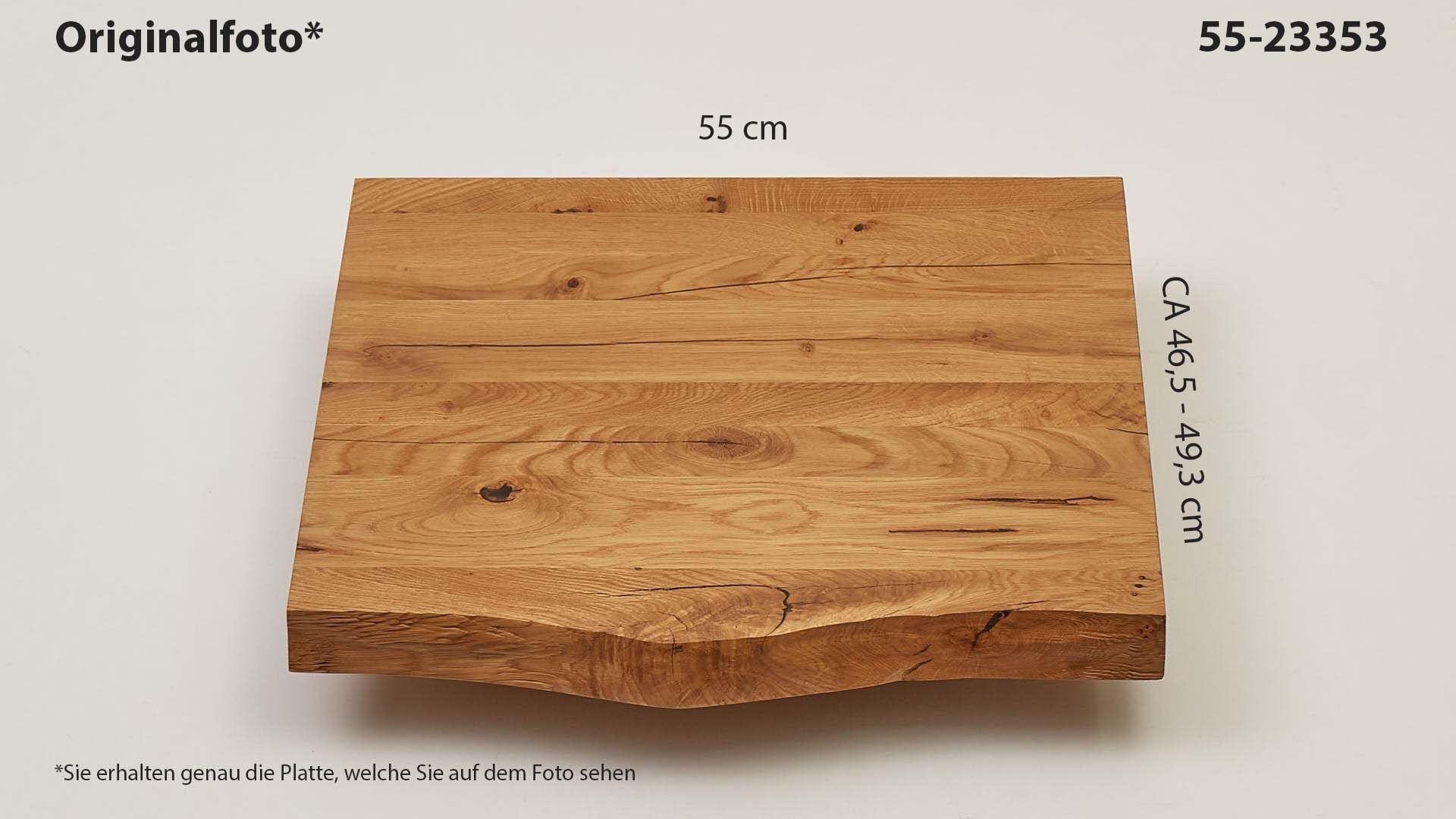 Eichenholz-Tischplatte Nummer 55-23353, Länge 55 cm cm, Breite ca. 46.5 cm–49.3 cm, mit gebürsteter Baumkante, geschliffen, 2 Schichten italienisches Öl, Äste und Risse mit Epoxidharz