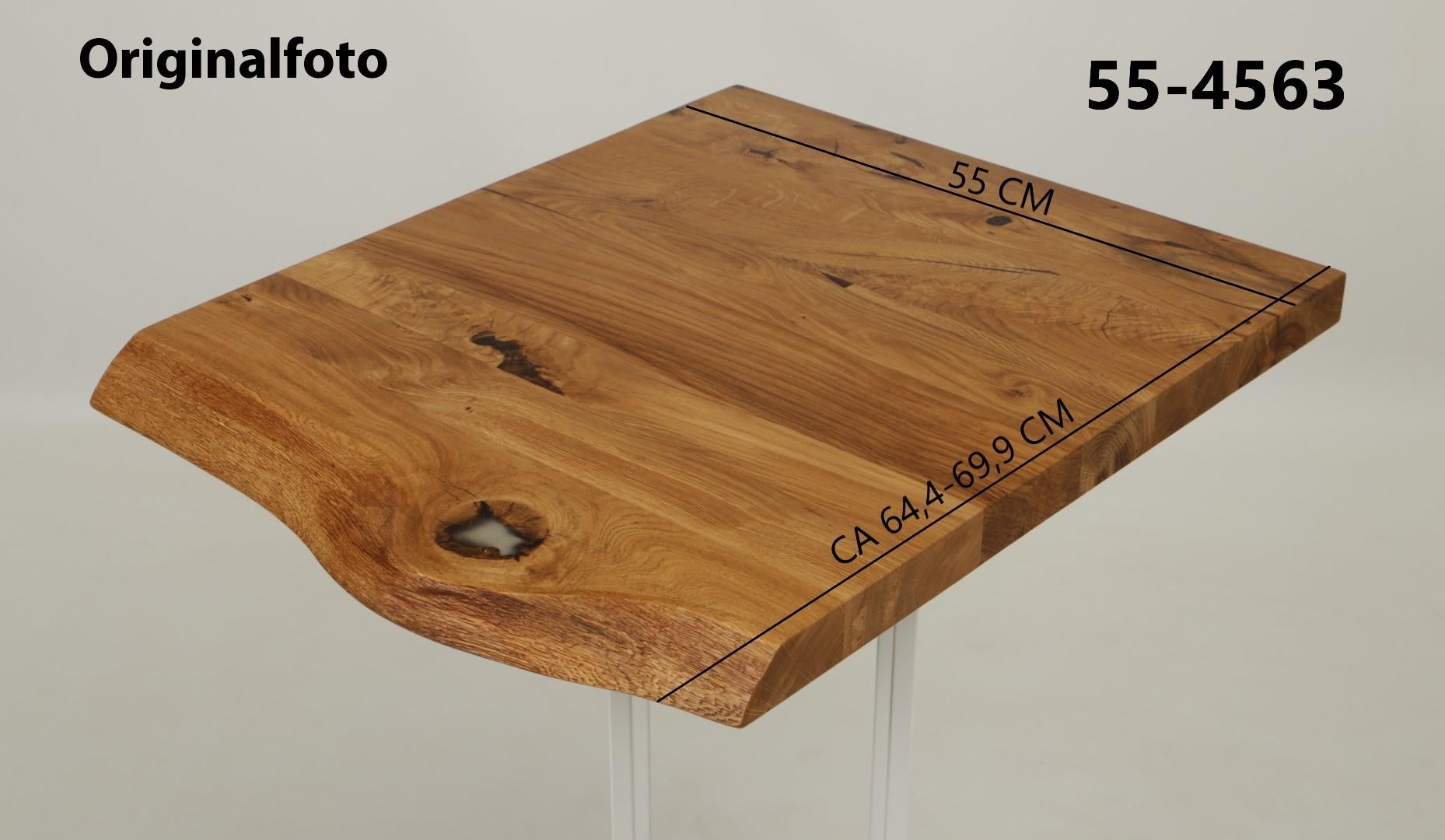 Eichenholz-Tischplatte Nummer 55-4563, Länge 55 cm cm, Breite ca. 64.4 cm–69.9 cm, mit gebürsteter Baumkante, geschliffen, 2 Schichten italienisches Öl, Äste und Risse mit Epoxidharz