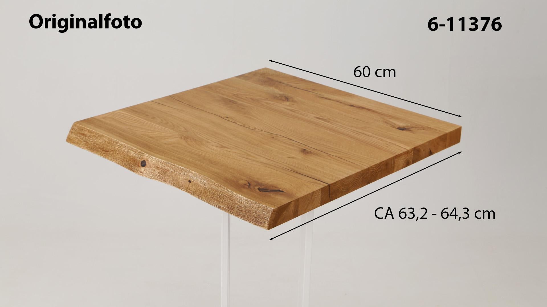 Eichenholz-Tischplatte Nummer 6-11376, Länge 60 cm cm, Breite ca. 63.2 cm–64.3 cm, mit gebürsteter Baumkante, geschliffen, 2 Schichten italienisches Öl, Äste und Risse mit Epoxidharz