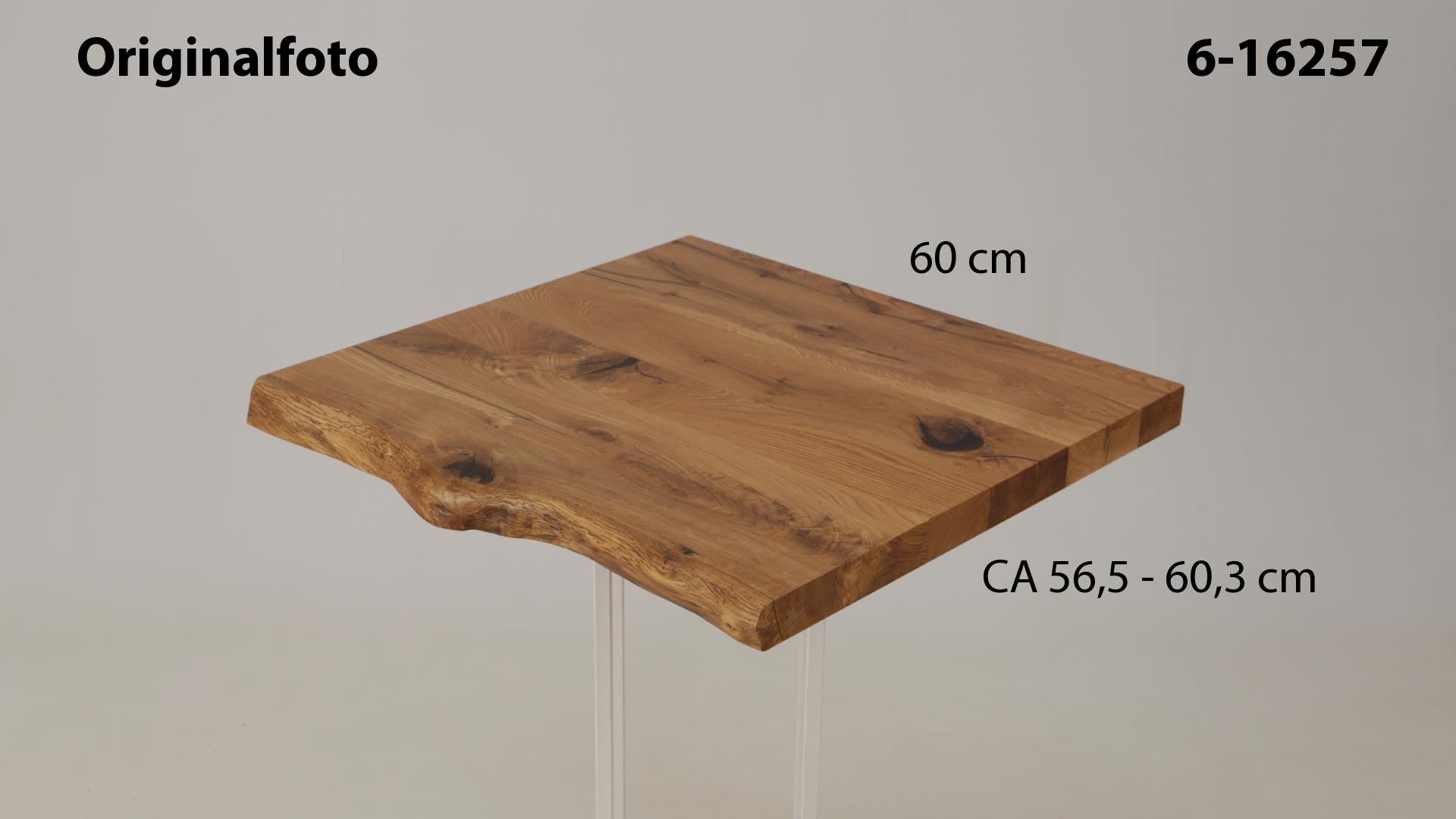 Eichenholz-Tischplatte Nummer 6-16257, Länge 60 cm cm, Breite ca. 56.5 cm–60.3 cm, mit gebürsteter Baumkante, geschliffen, 2 Schichten italienisches Öl, Äste und Risse mit Epoxidharz