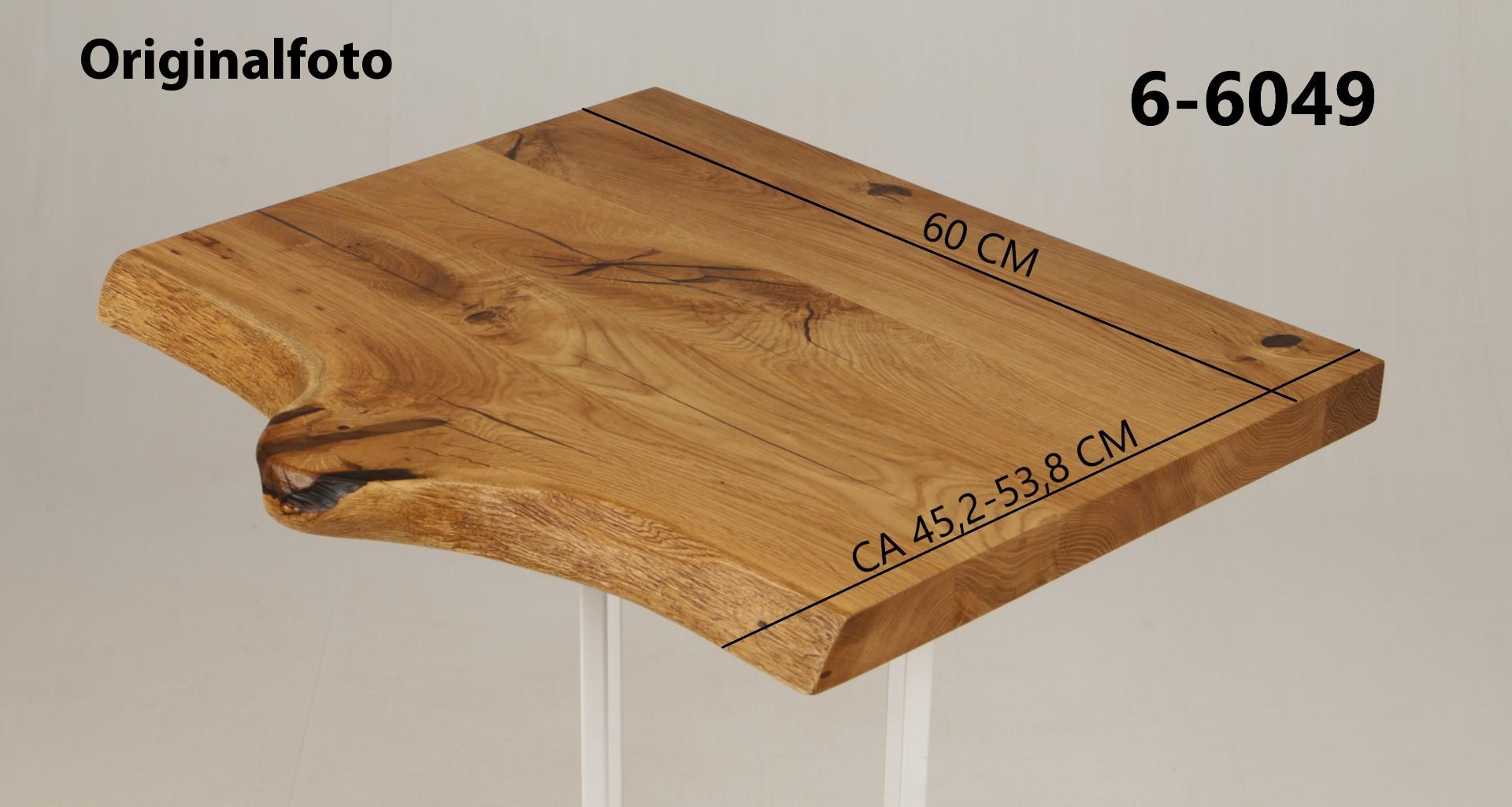 Eichenholz-Tischplatte Nummer 6-6049, Länge 60 cm cm, Breite ca. 45.2 cm–53.8 cm, mit gebürsteter Baumkante, geschliffen, 2 Schichten italienisches Öl, Äste und Risse mit Epoxidharz