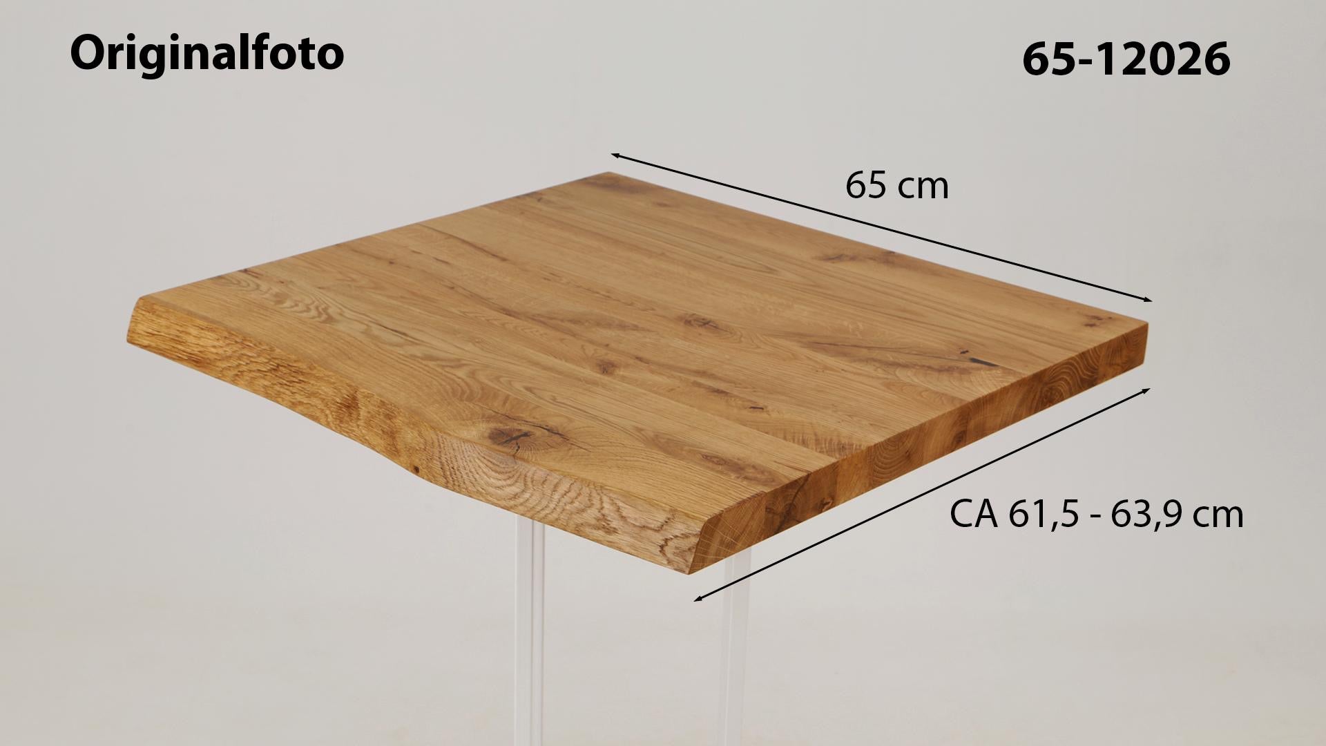 Eichenholz-Tischplatte Nummer 65-12026, Länge 65 cm cm, Breite ca. 61.5 cm–63.9 cm, mit gebürsteter Baumkante, geschliffen, 2 Schichten italienisches Öl, Äste und Risse mit Epoxidharz