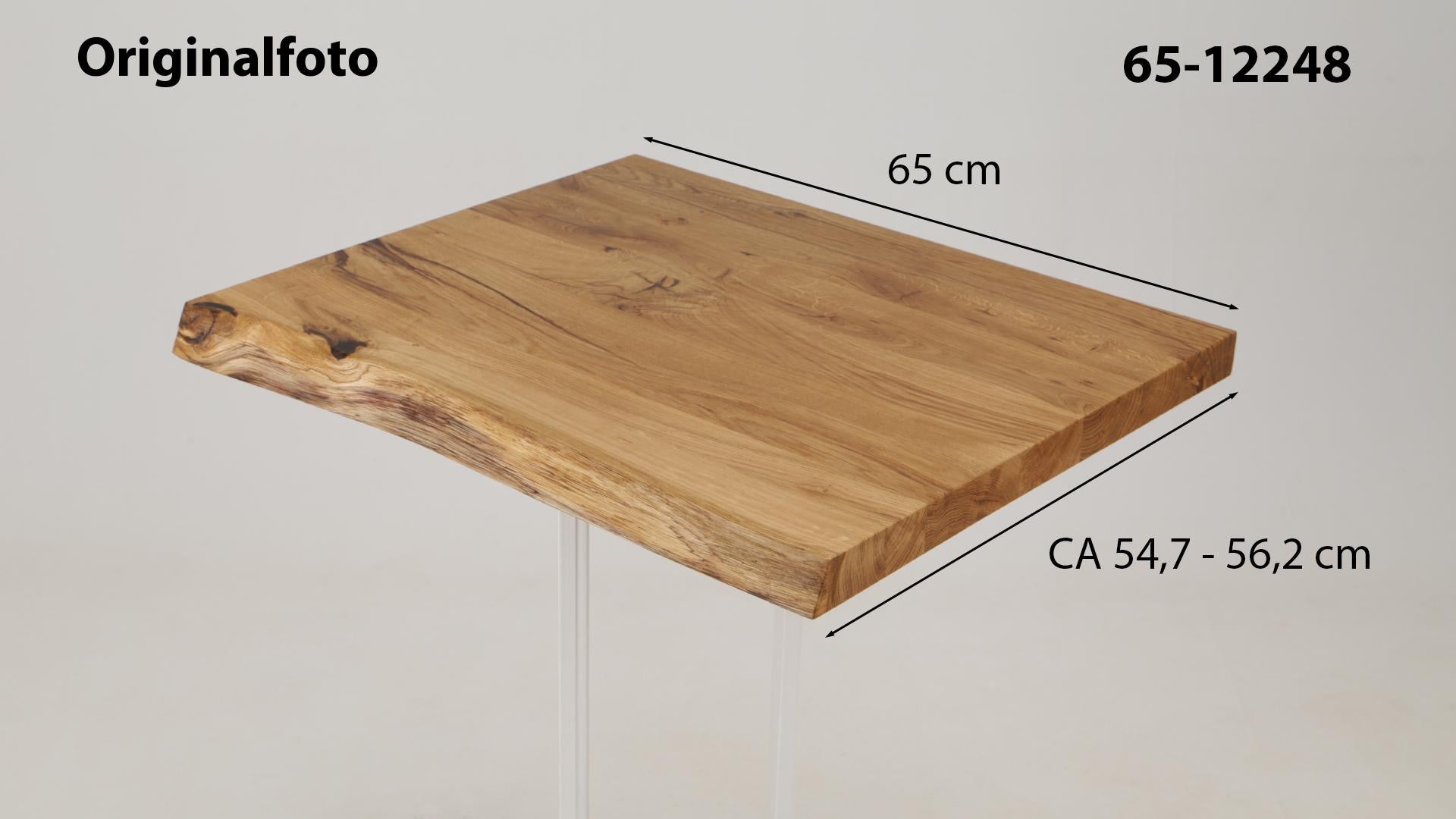 Eichenholz-Tischplatte Nummer 65-12248, Länge 65 cm cm, Breite ca. 54.7 cm–56.2 cm, mit gebürsteter Baumkante, geschliffen, 2 Schichten italienisches Öl, Äste und Risse mit Epoxidharz