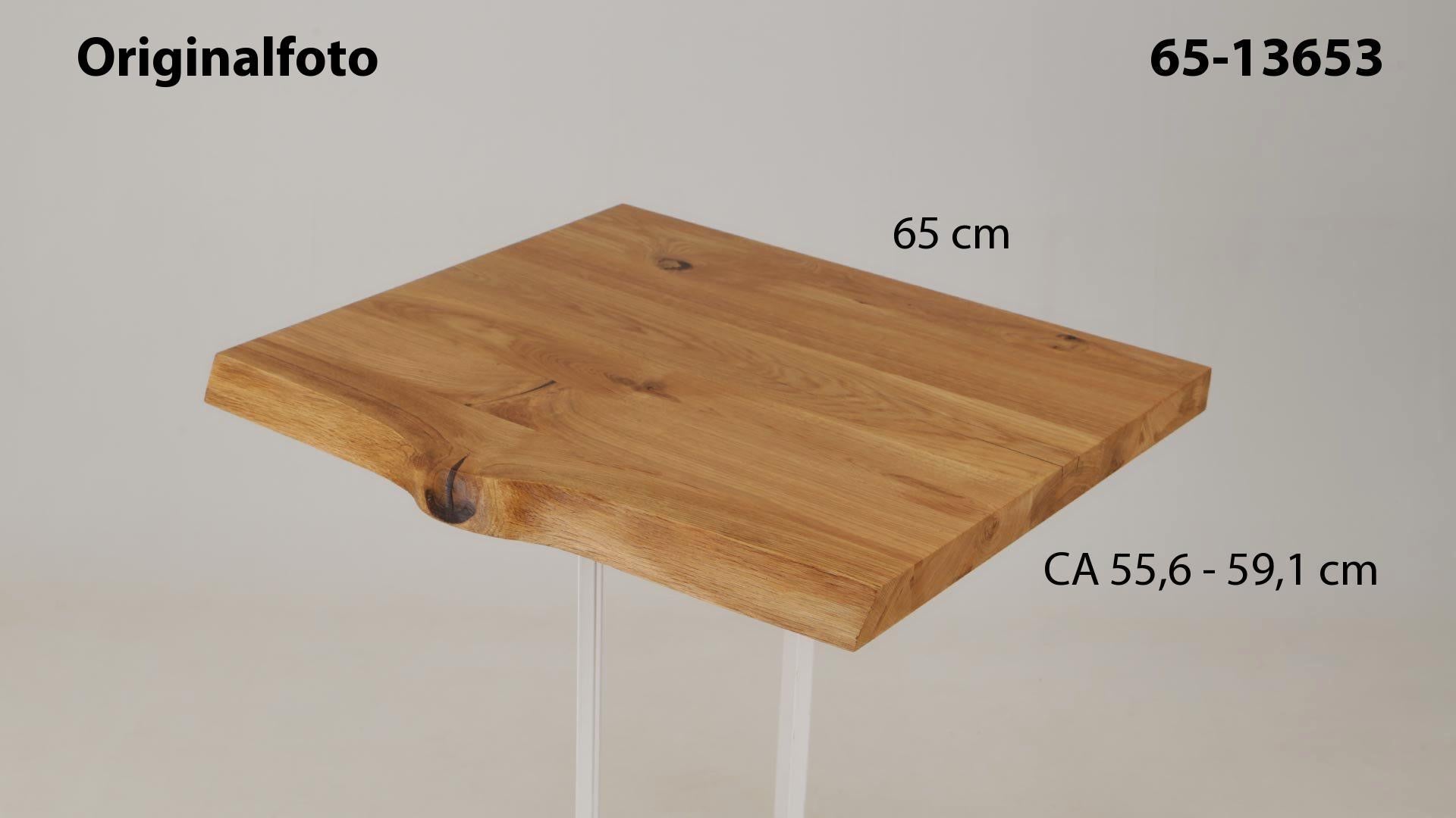 Eichenholz-Tischplatte Nummer 65-13653, Länge 65 cm cm, Breite ca. 55.6 cm–59.1 cm, mit gebürsteter Baumkante, geschliffen, 2 Schichten italienisches Öl, Äste und Risse mit Epoxidharz