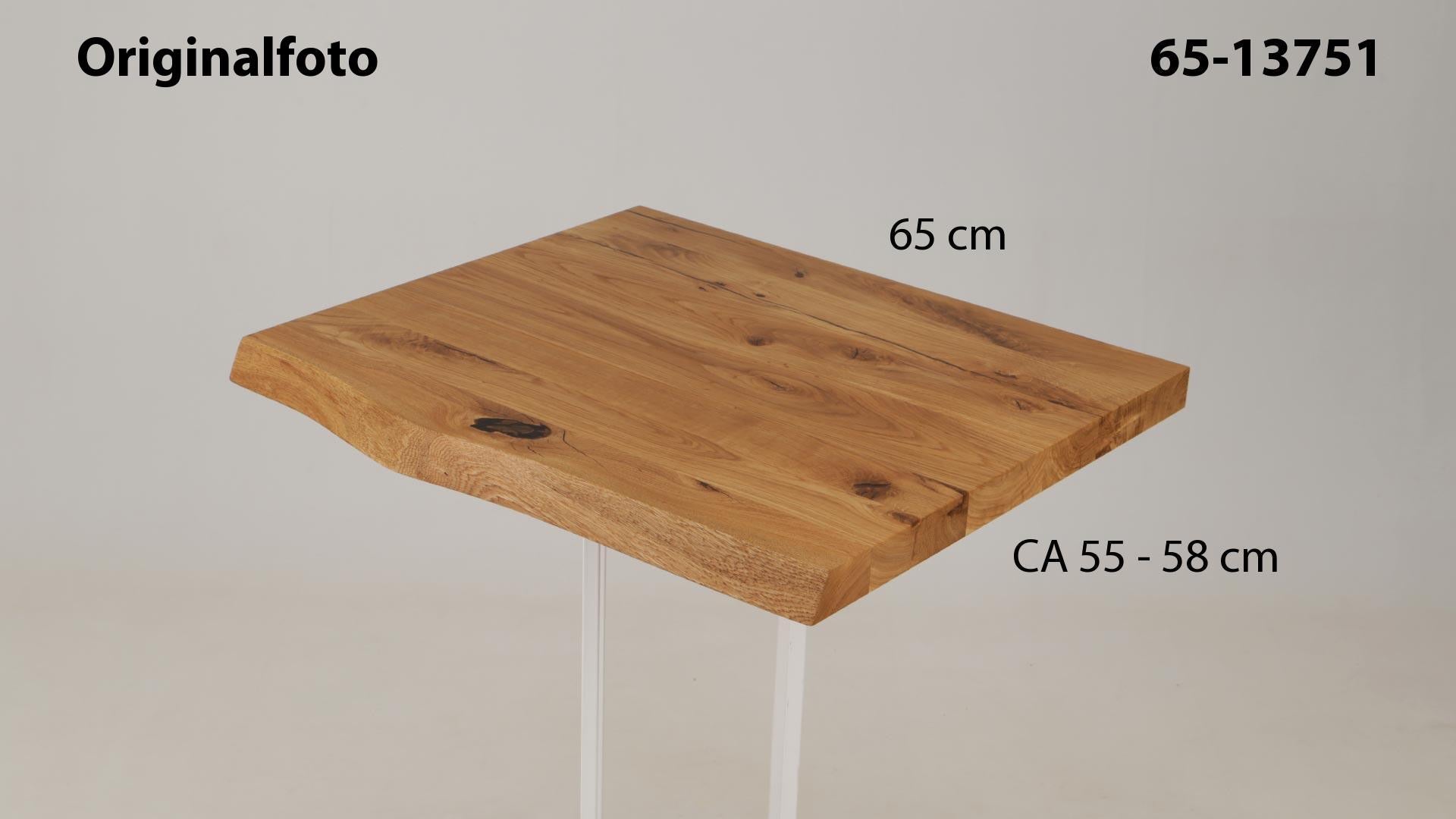 Eichenholz-Tischplatte Nummer 65-13751, Länge 65 cm cm, Breite ca. 55 cm–58 cm, mit gebürsteter Baumkante, geschliffen, 2 Schichten italienisches Öl, Äste und Risse mit Epoxidharz