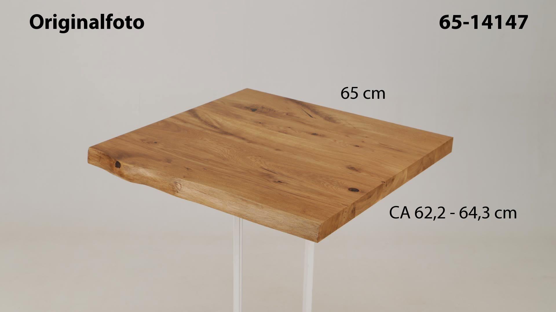 Eichenholz-Tischplatte Nummer 65-14147, Länge 65 cm cm, Breite ca. 62.2 cm–64.3 cm, mit gebürsteter Baumkante, geschliffen, 2 Schichten italienisches Öl, Äste und Risse mit Epoxidharz