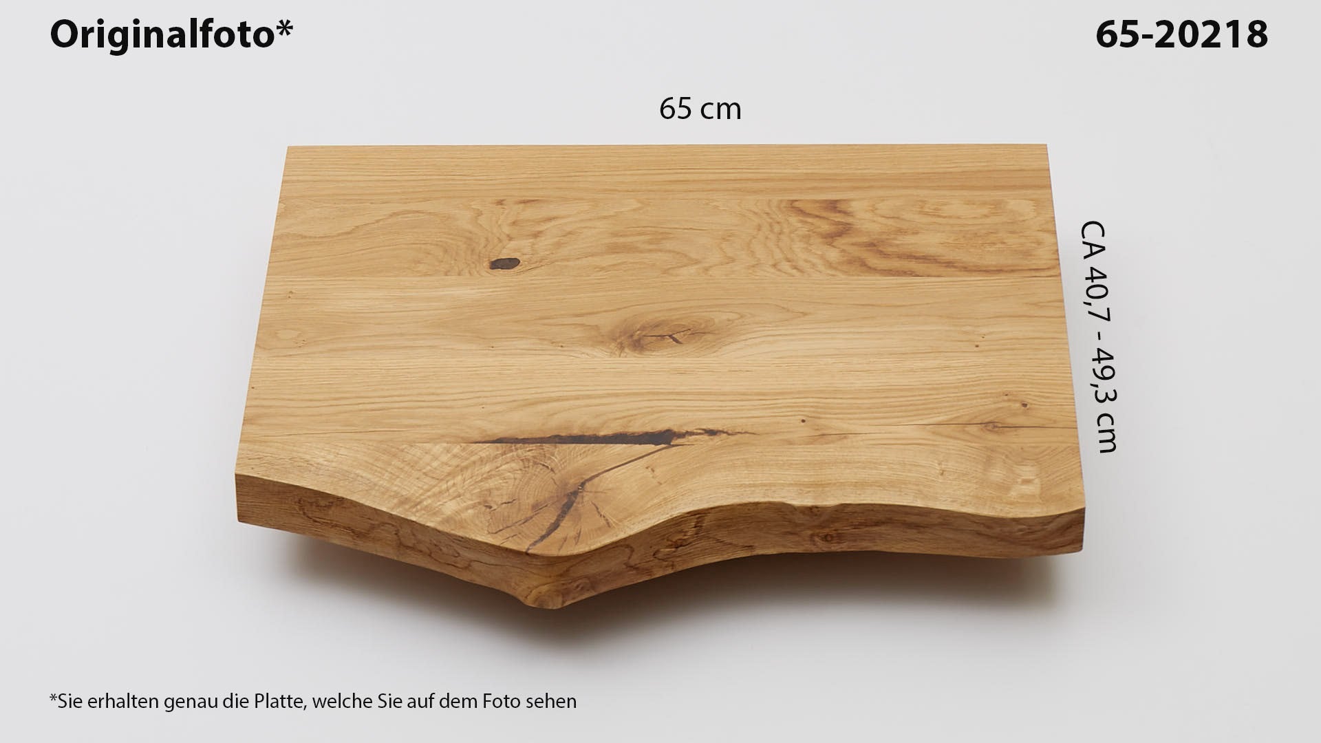 Eichenholz-Tischplatte Nummer 65-20218, Länge 65 cm cm, Breite ca. 40.7 cm–49.3 cm, mit gebürsteter Baumkante, geschliffen, 2 Schichten italienisches Öl, Äste und Risse mit Epoxidharz