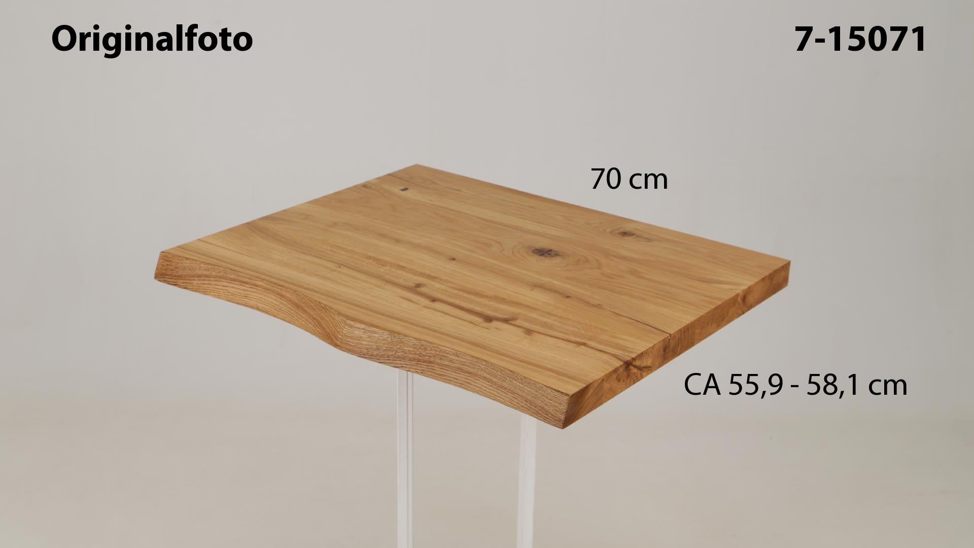 Eichenholz-Tischplatte Nummer 7-15071, Länge 70 cm cm, Breite ca. 55.9 cm–58.1 cm, mit gebürsteter Baumkante, geschliffen, 2 Schichten italienisches Öl, Äste und Risse mit Epoxidharz