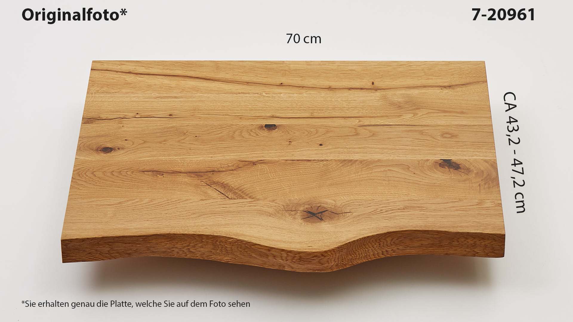 Eichenholz-Tischplatte Nummer 7-20961, Länge 70 cm cm, Breite ca. 43.2 cm–47.2 cm, mit gebürsteter Baumkante, geschliffen, 2 Schichten italienisches Öl, Äste und Risse mit Epoxidharz