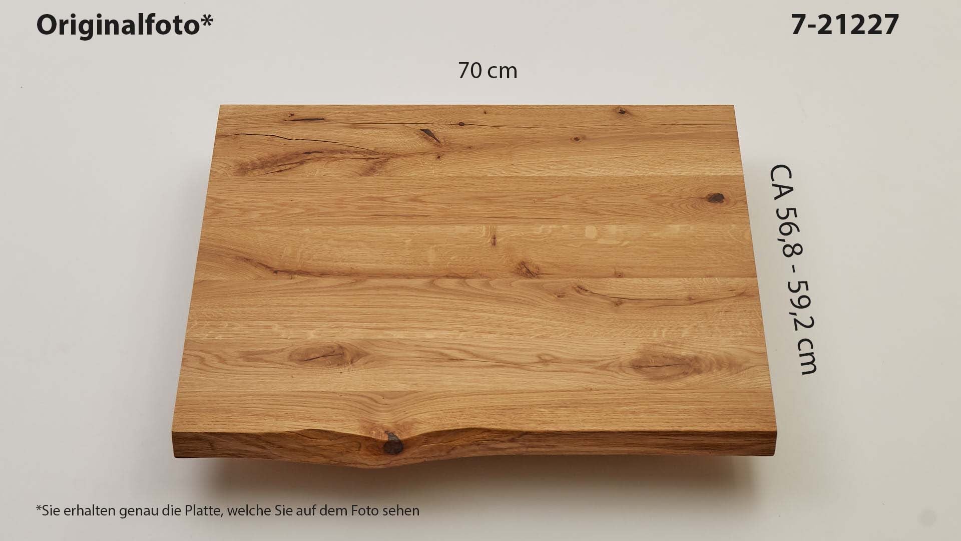 Eichenholz-Tischplatte Nummer 7-21227, Länge 70 cm cm, Breite ca. 56.8 cm–59.2 cm, mit gebürsteter Baumkante, geschliffen, 2 Schichten italienisches Öl, Äste und Risse mit Epoxidharz