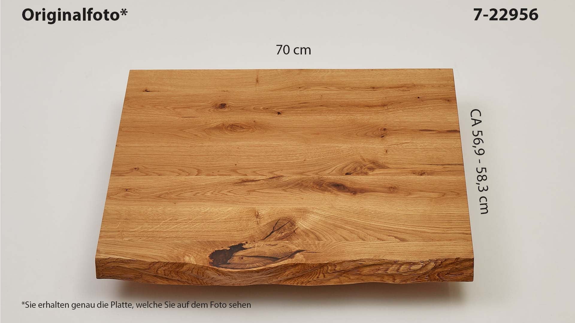 Eichenholz-Tischplatte Nummer 7-22956, Länge 70 cm cm, Breite ca. 56.9 cm–58.3 cm, mit gebürsteter Baumkante, geschliffen, 2 Schichten italienisches Öl, Äste und Risse mit Epoxidharz