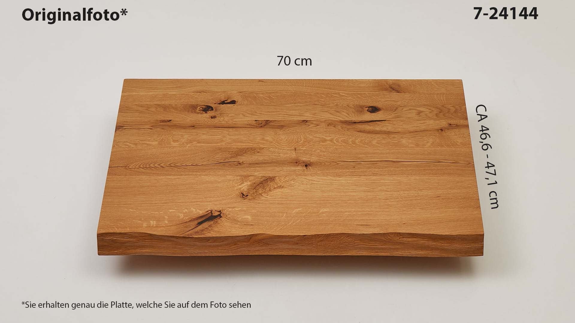 Eichenholz-Tischplatte Nummer 7-24144, Länge 70 cm cm, Breite ca. 46.6 cm–47.1 cm, mit gebürsteter Baumkante, geschliffen, 2 Schichten italienisches Öl, Äste und Risse mit Epoxidharz
