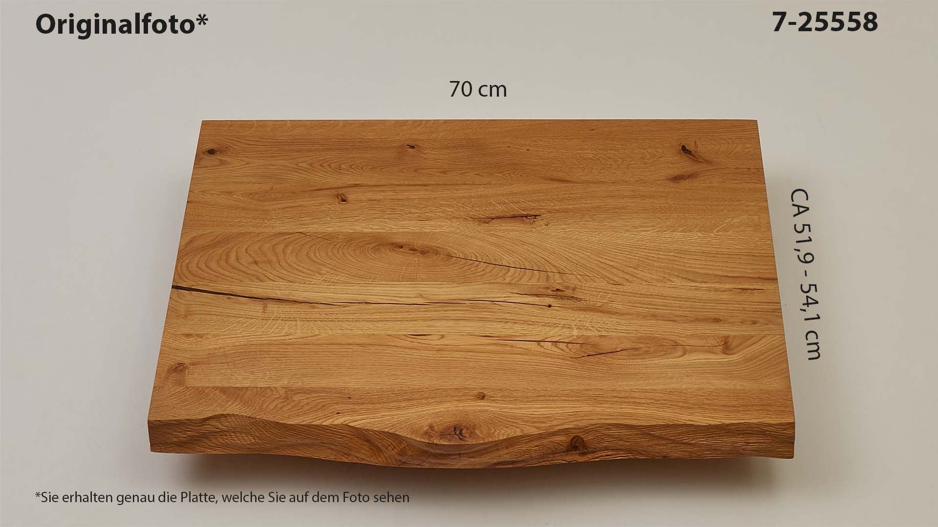 Eichenholz-Tischplatte Nummer 7-25558, Länge 70 cm cm, Breite ca. 51.9 cm–54.1 cm, mit gebürsteter Baumkante, geschliffen, 2 Schichten italienisches Öl, Äste und Risse mit Epoxidharz