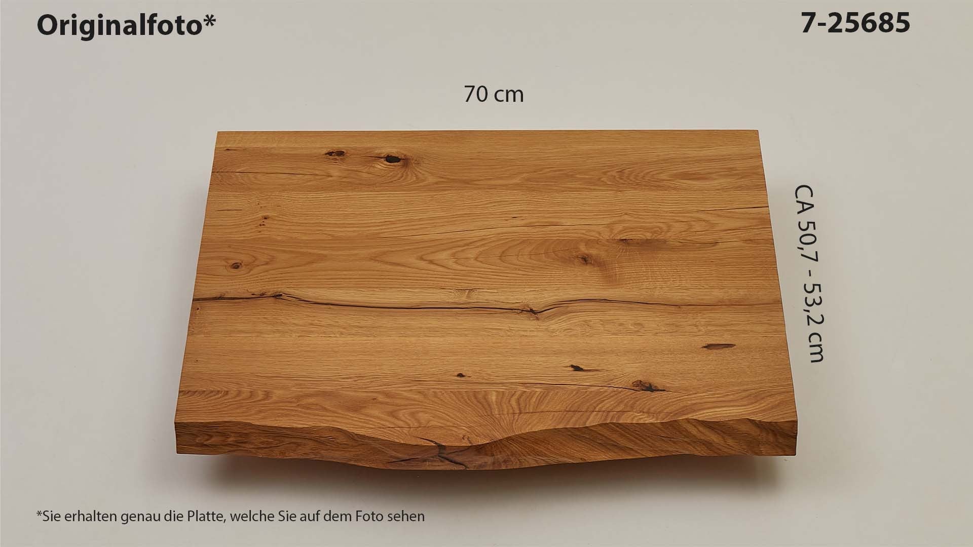 Eichenholz-Tischplatte Nummer 7-25685, Länge 70 cm cm, Breite ca. 50.7 cm–53.2 cm, mit gebürsteter Baumkante, geschliffen, 2 Schichten italienisches Öl, Äste und Risse mit Epoxidharz