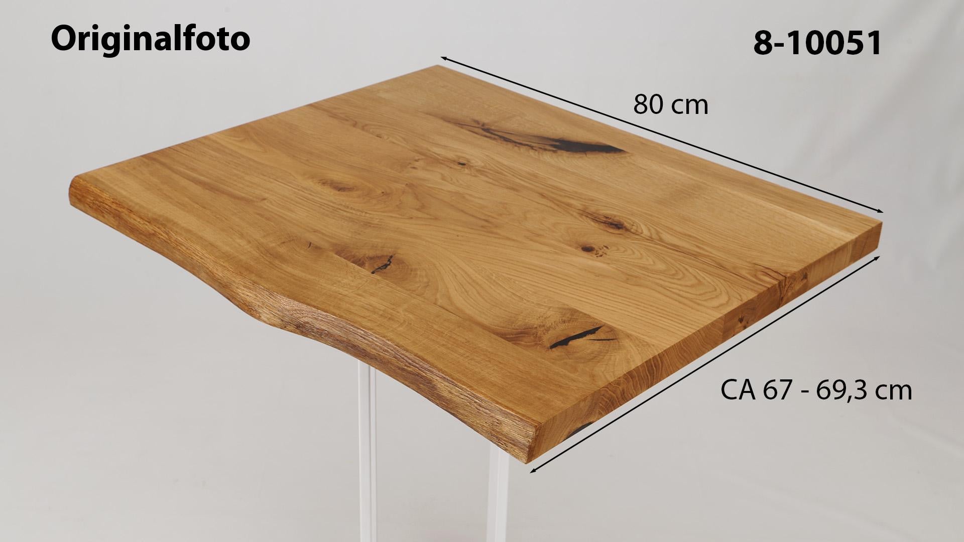 Eichenholz-Tischplatte Nummer 8-10051, Länge 80 cm cm, Breite ca. 67 cm–69.3 cm, mit gebürsteter Baumkante, geschliffen, 2 Schichten italienisches Öl, Äste und Risse mit Epoxidharz