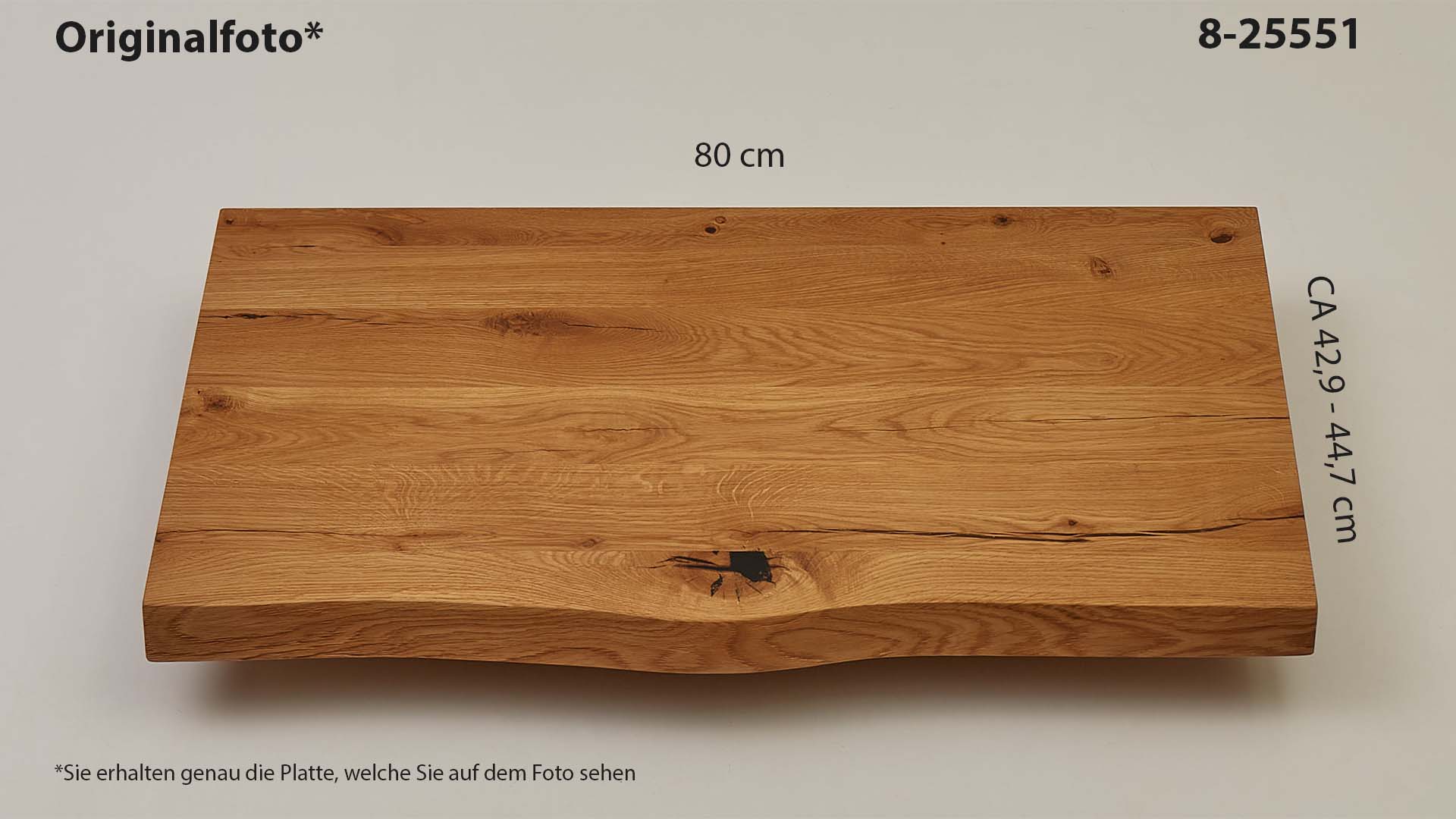 Eichenholz-Tischplatte Nummer 8-25551, Länge 80 cm cm, Breite ca. 42.9 cm–44.7 cm, mit gebürsteter Baumkante, geschliffen, 2 Schichten italienisches Öl, Äste und Risse mit Epoxidharz
