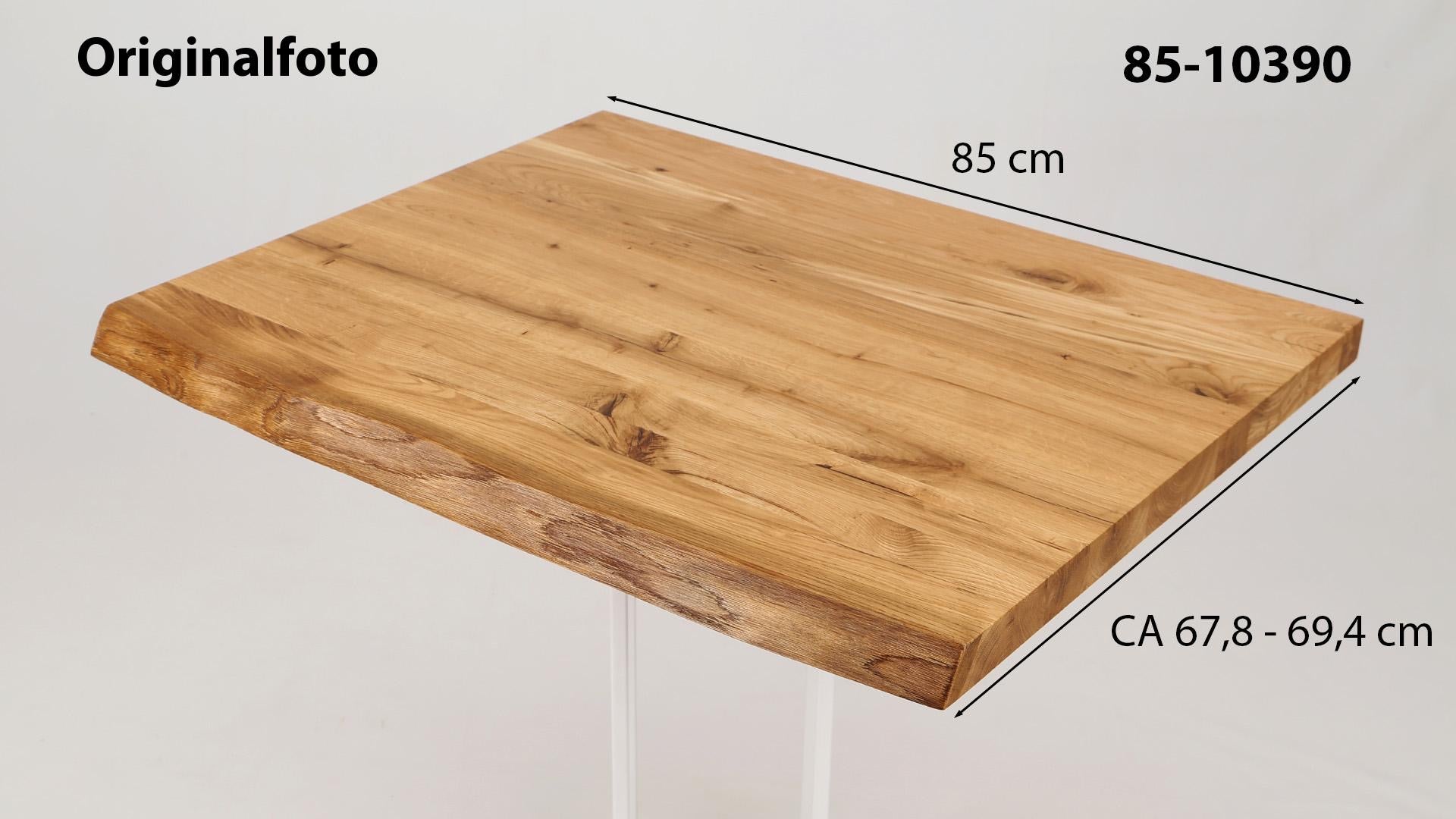 Eichenholz-Tischplatte Nummer 85-10390, Länge 85 cm cm, Breite ca. 67.8 cm–69.4 cm, mit gebürsteter Baumkante, geschliffen, 2 Schichten italienisches Öl, Äste und Risse mit Epoxidharz