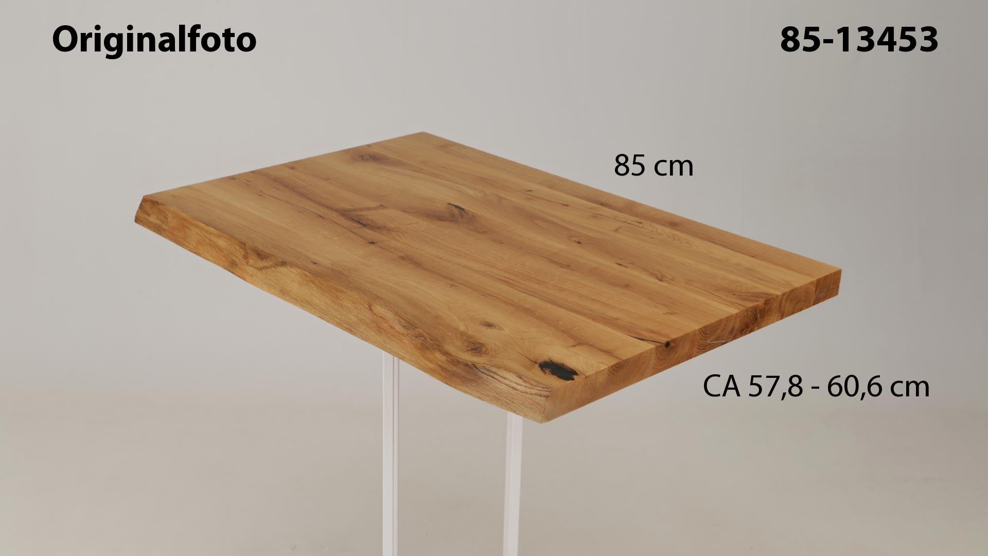 Eichenholz-Tischplatte Nummer 85-13453, Länge 85 cm cm, Breite ca. 57.8 cm–60.6 cm, mit gebürsteter Baumkante, geschliffen, 2 Schichten italienisches Öl, Äste und Risse mit Epoxidharz
