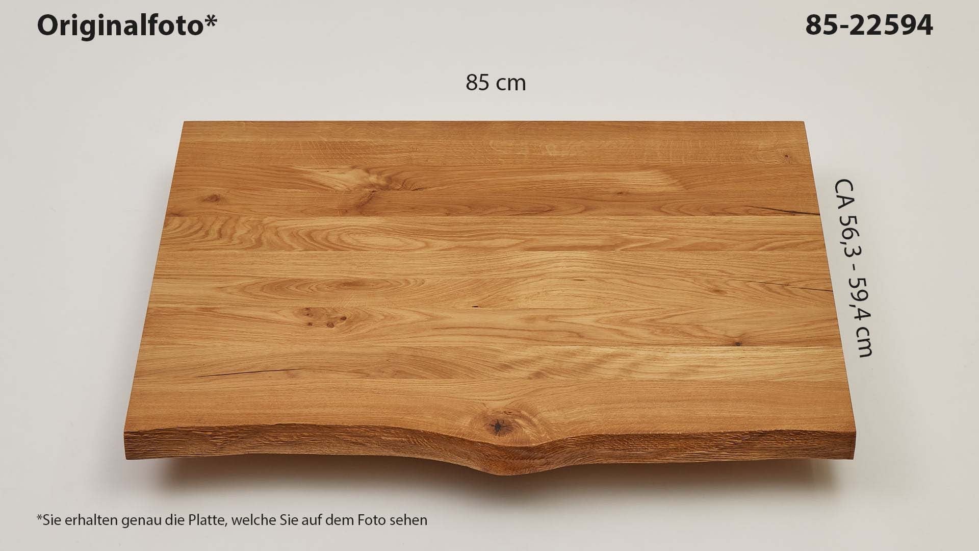 Eichenholz-Tischplatte Nummer 85-22594, Länge 85 cm cm, Breite ca. 56.3 cm–59.4 cm, mit gebürsteter Baumkante, geschliffen, 2 Schichten italienisches Öl, Äste und Risse mit Epoxidharz